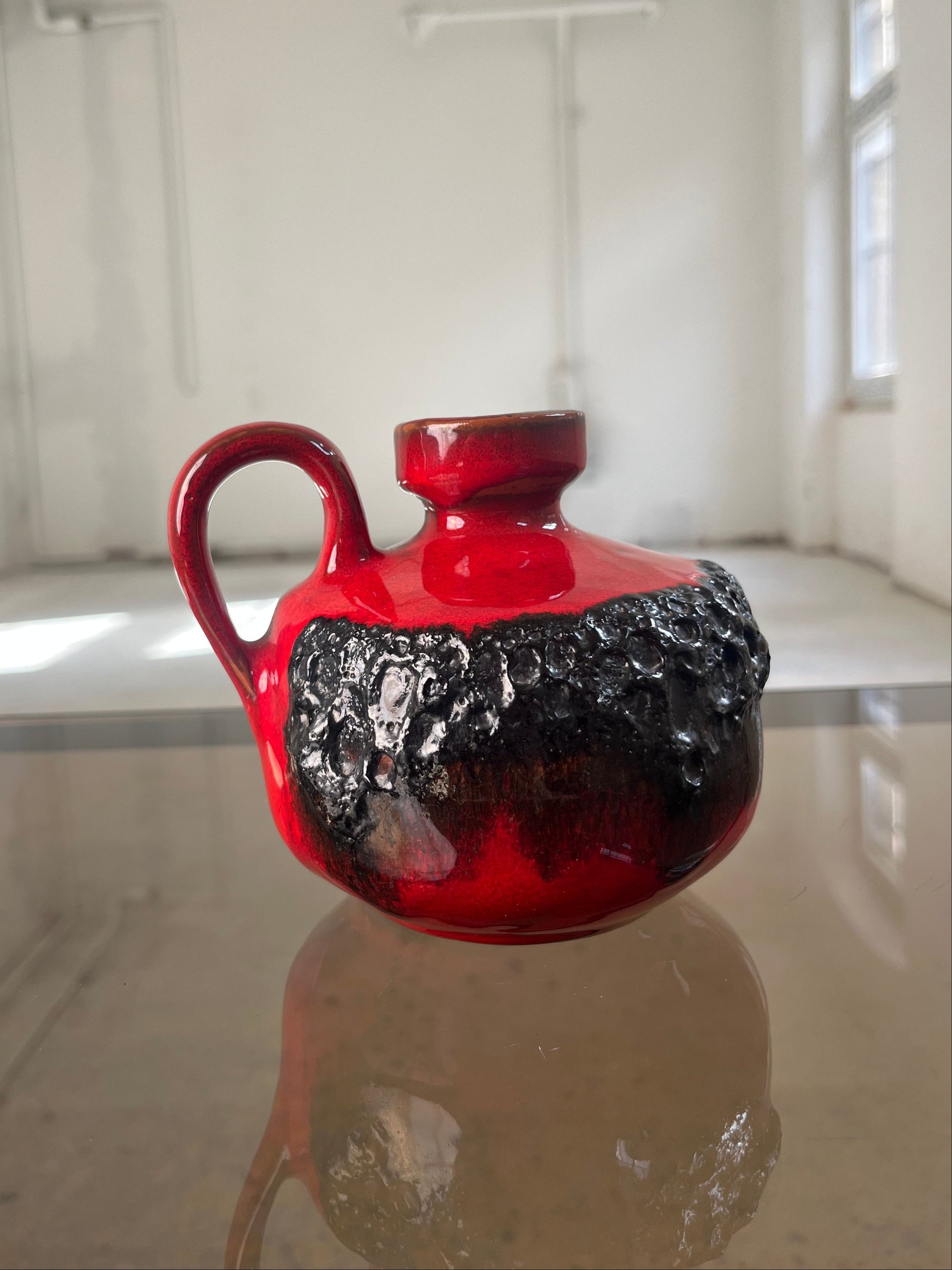 Vintage Vase 210 rot schwarz von Kreutz für Kreutz Keramik Lava-Glasur