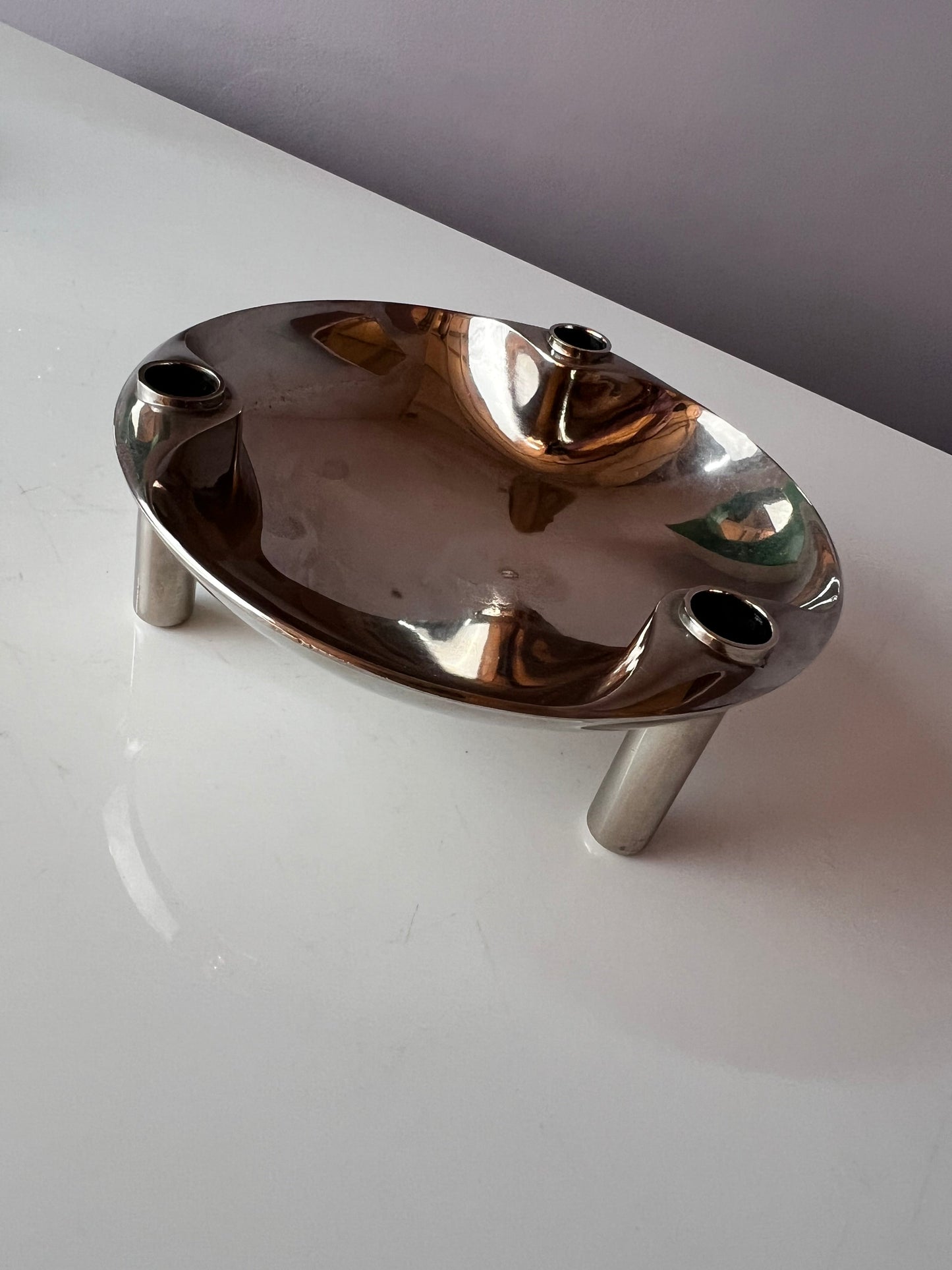 Schale von Stoff und Nagel