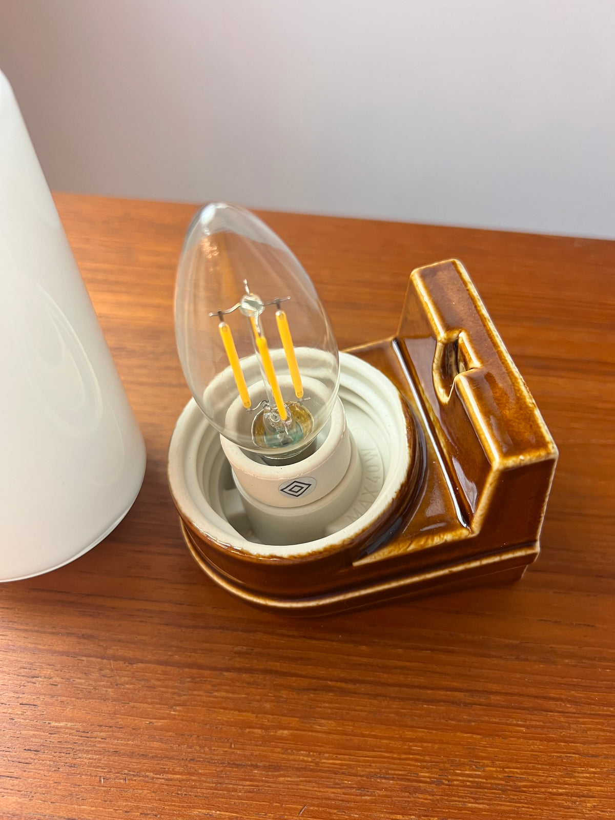 Wandlampe Modell 6080 braun von Sigvard Bernadotte für Ifö