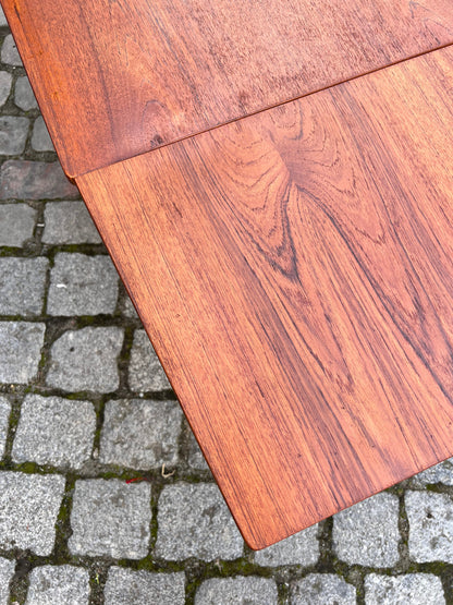 Esstisch Teak ausziehbar trapezförmige Tischblätter