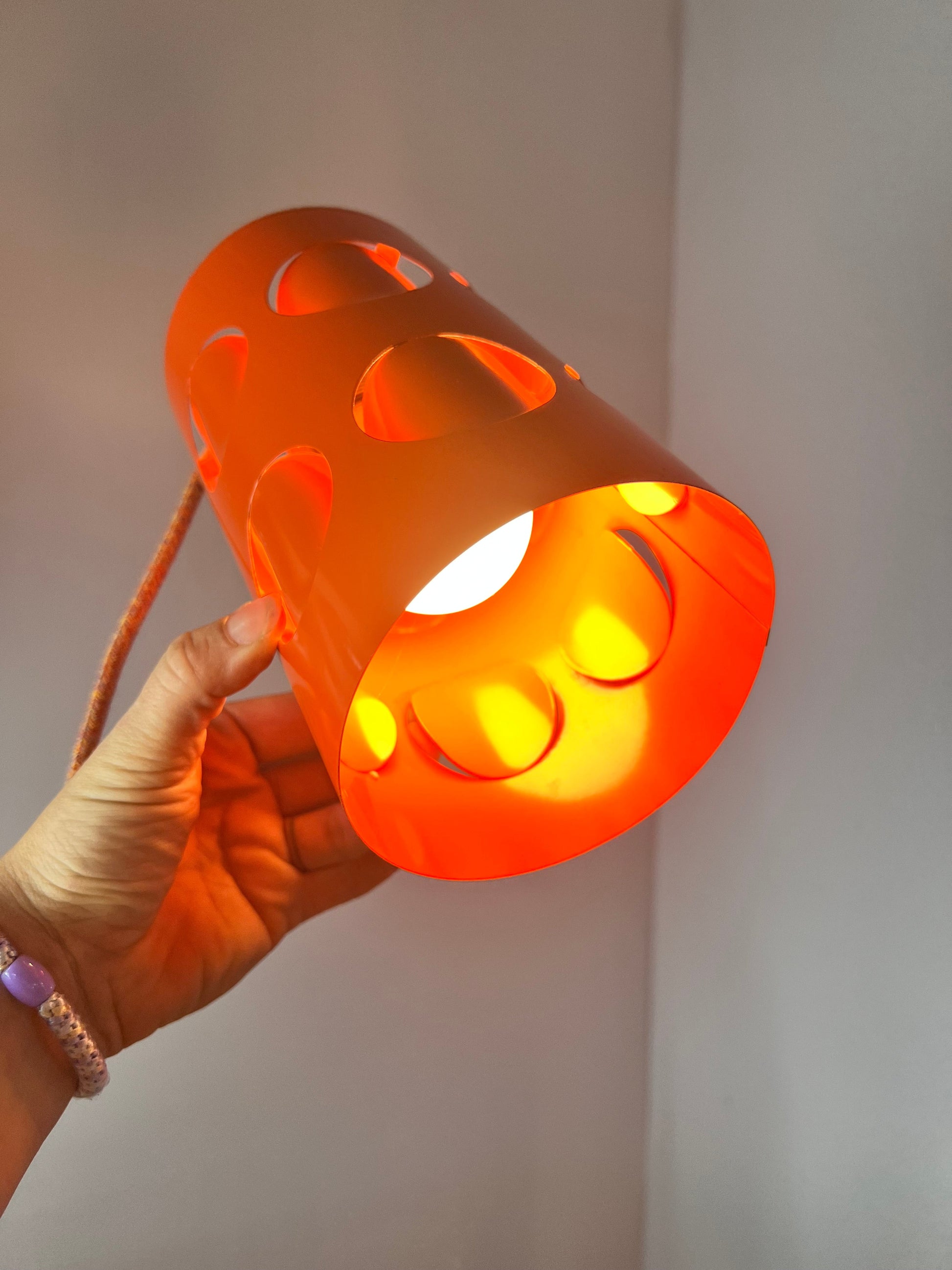 Vintage Hängelampe orange Metall von Raak Amsterdam