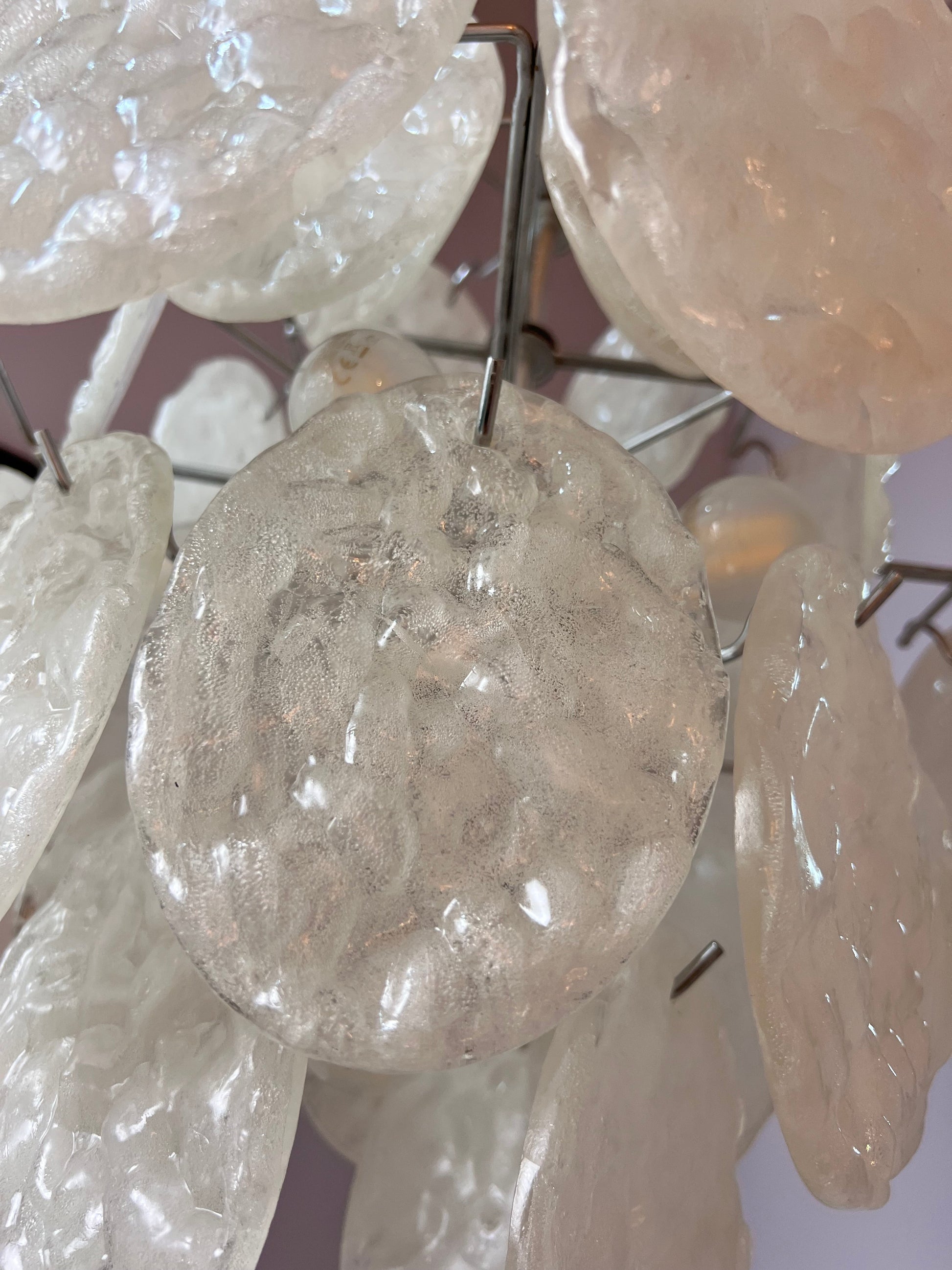 Vintage Kronleuchter weiß silber mit Acrylglasplatten von Gino Vistosi inspiriert