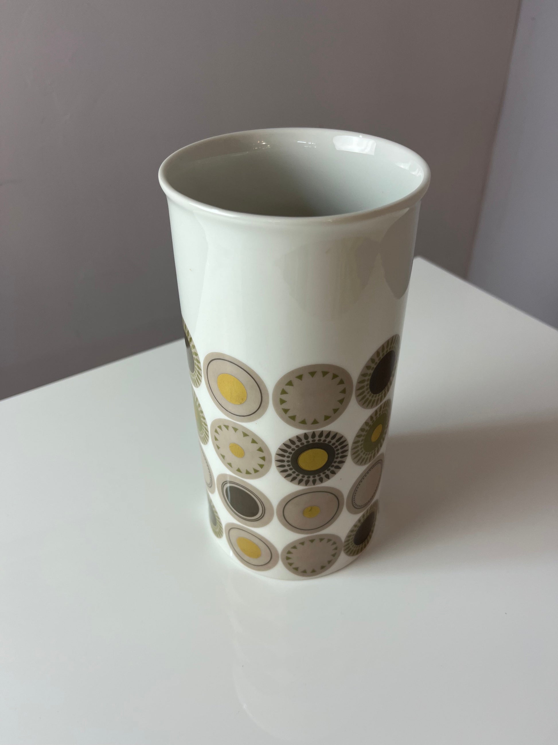 Vase Medaillon weiß Porzellan von Hans Theo Baumann für Thomas