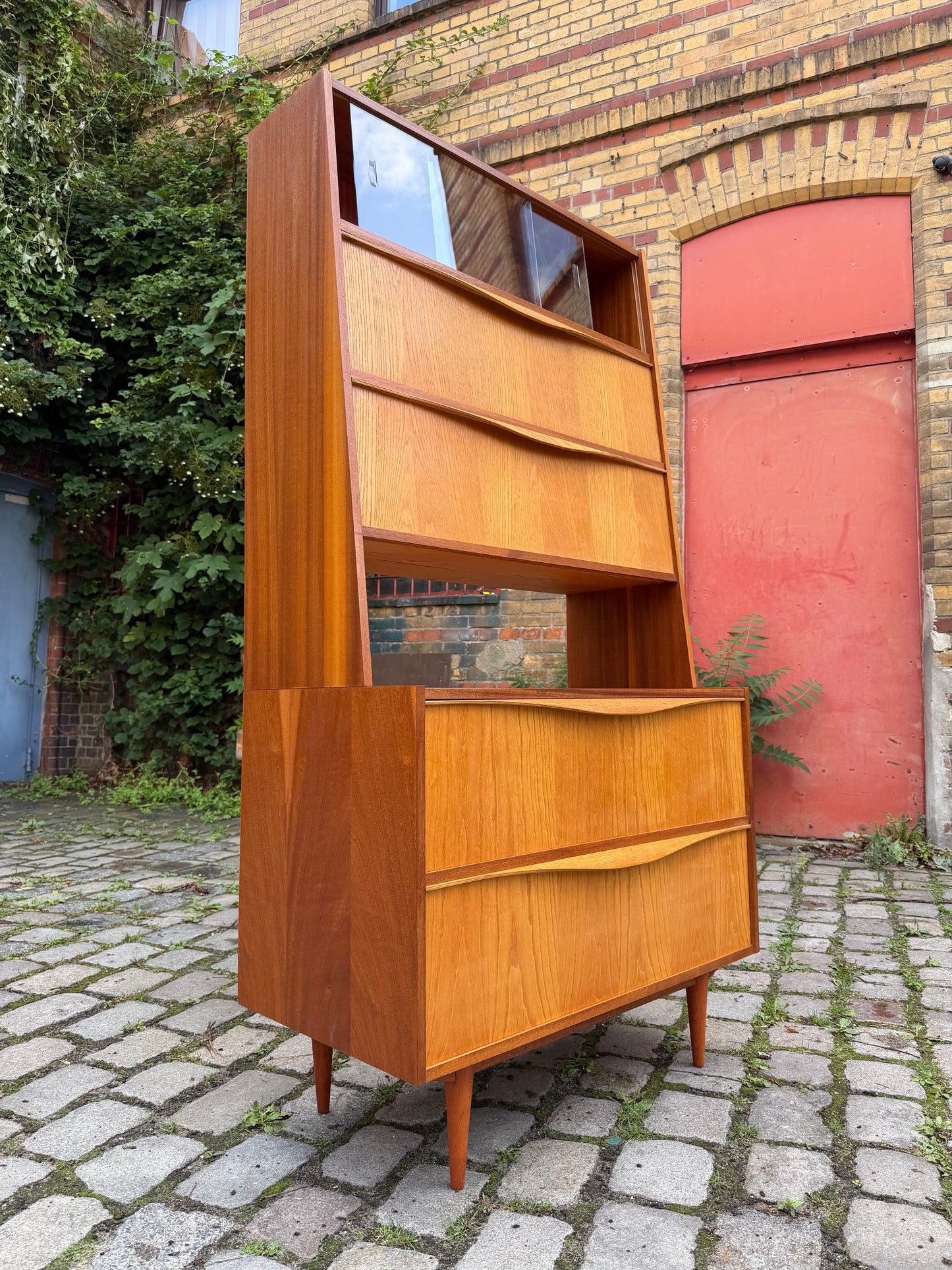 Vintage Vitrinenschrank mit Klappfächern von VEB Möbelindustrie Halle
