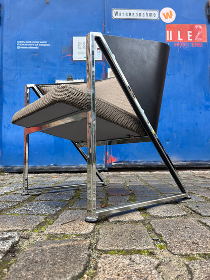 Sessel Mondi grau schwarz Chrom von Jouko Järvisalo für Inno Interior Oy