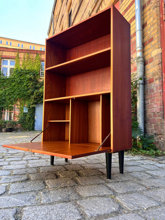 Teak shelf with lockable compartment