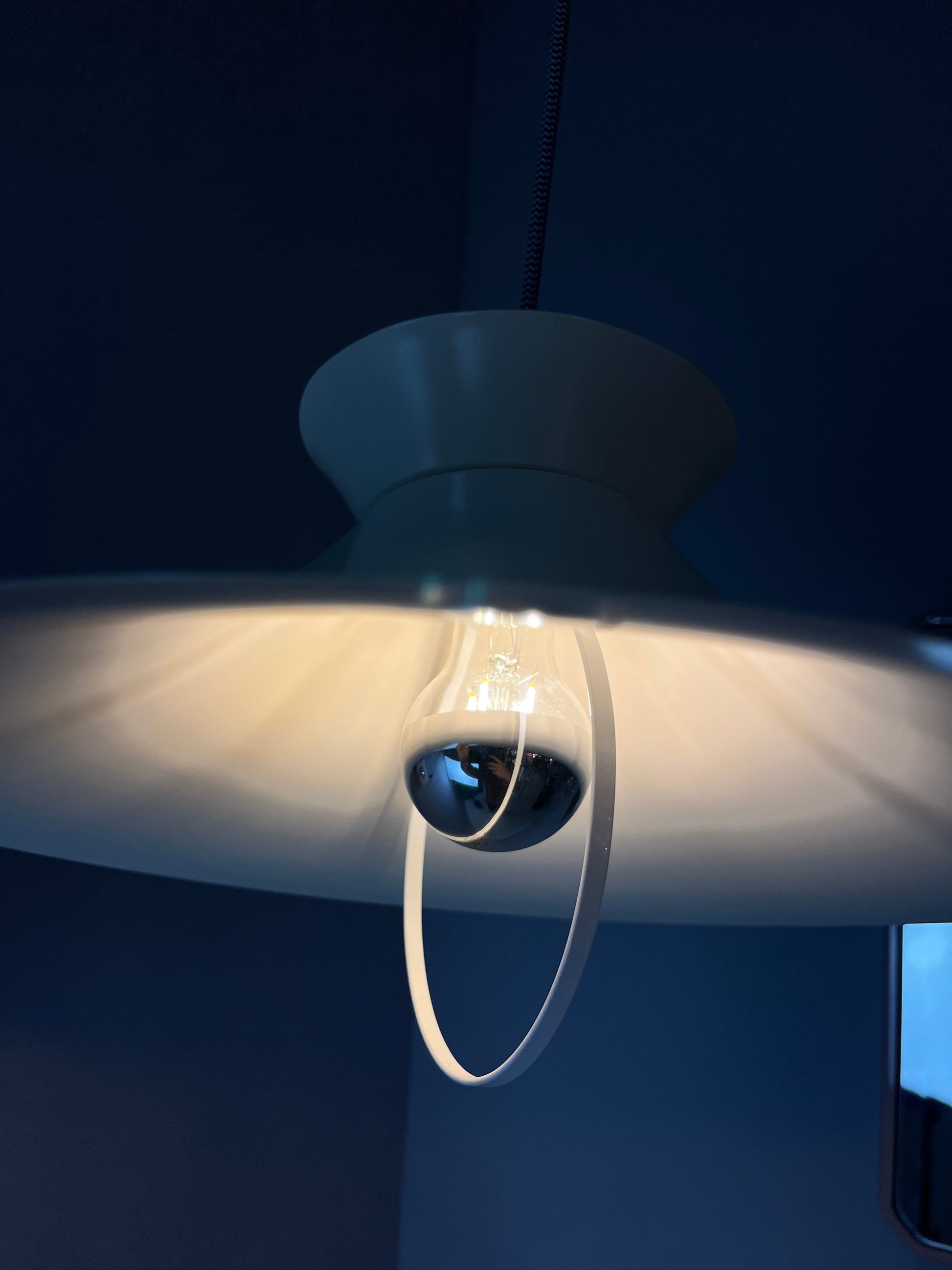 Vintage Hängelampe weiß aus Dänemark