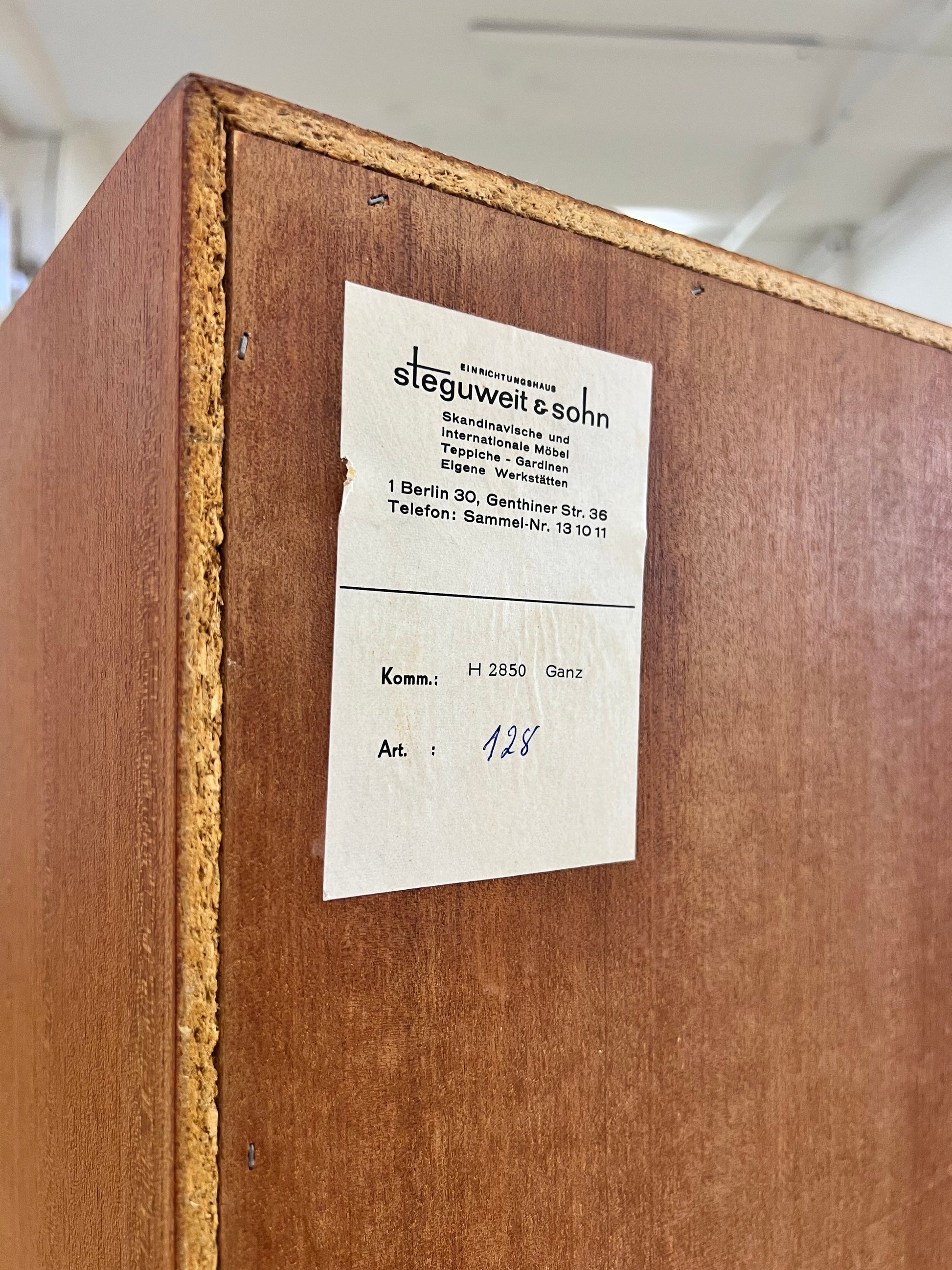 Vintage Regal Teak auf Hairpinlegs von rt Möbel