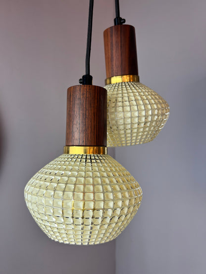Lampe suspendue vintage en verre structuré et teck du Danemark