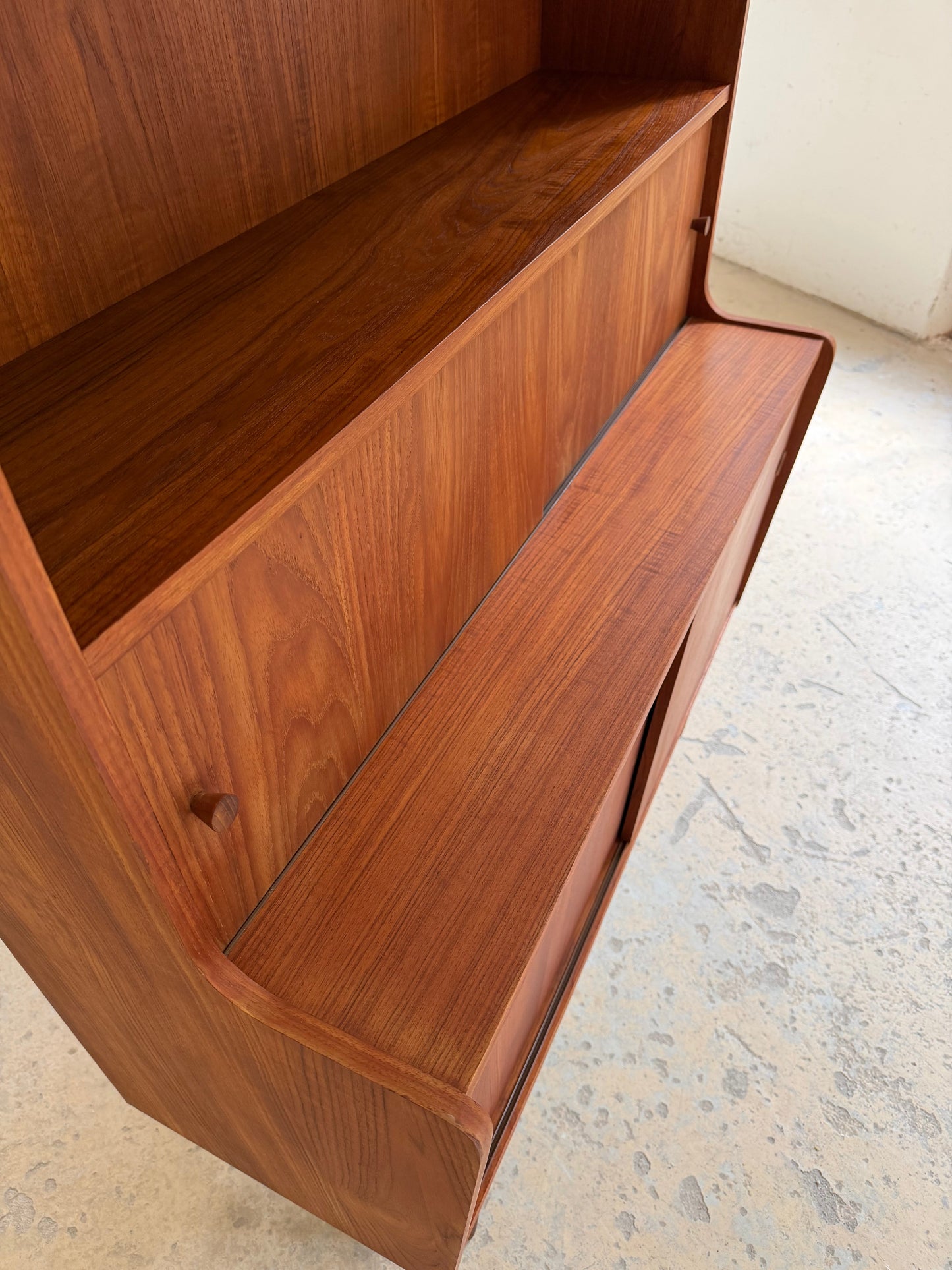 Vintage Bücherregal Teak mit Schiebetüren, Dänemark 50er Jahre