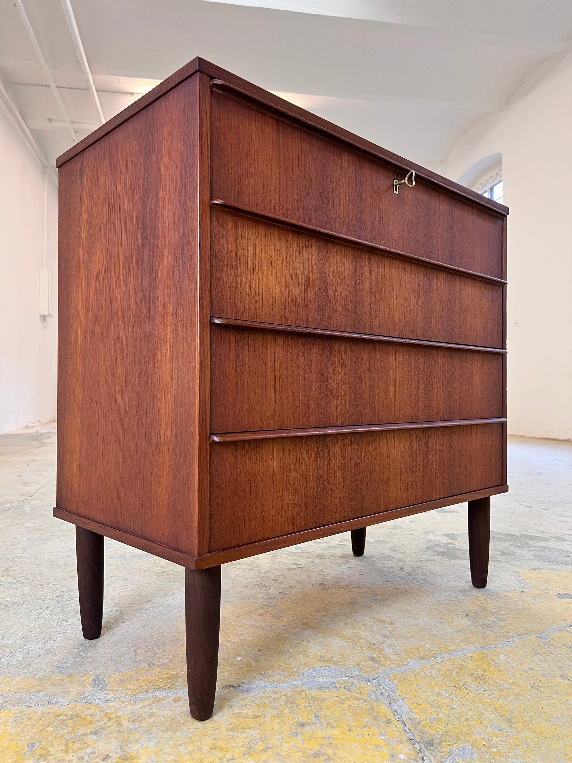 Vintage Kommode Teak mit Schloss aus Dänemark