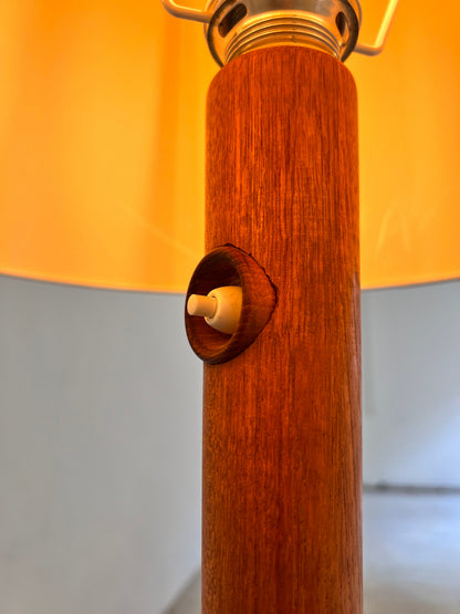 Vintage Stehlampe Teak mit Seidenschirm aus Dänemark