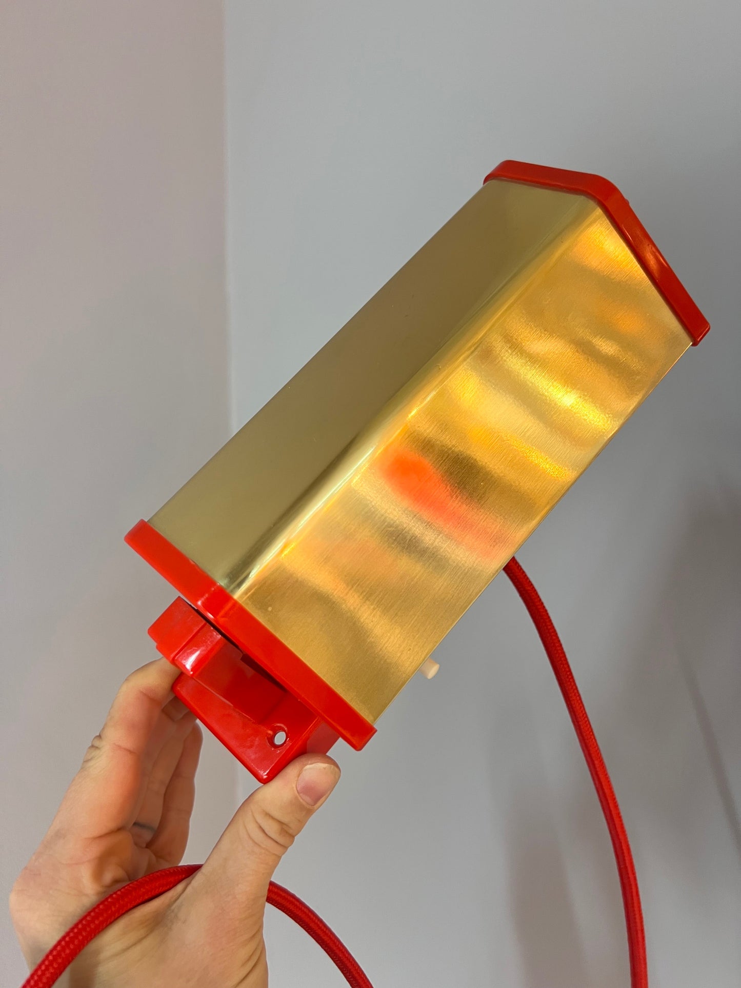 Vintage Wandleuchte rot gold von Lyfa