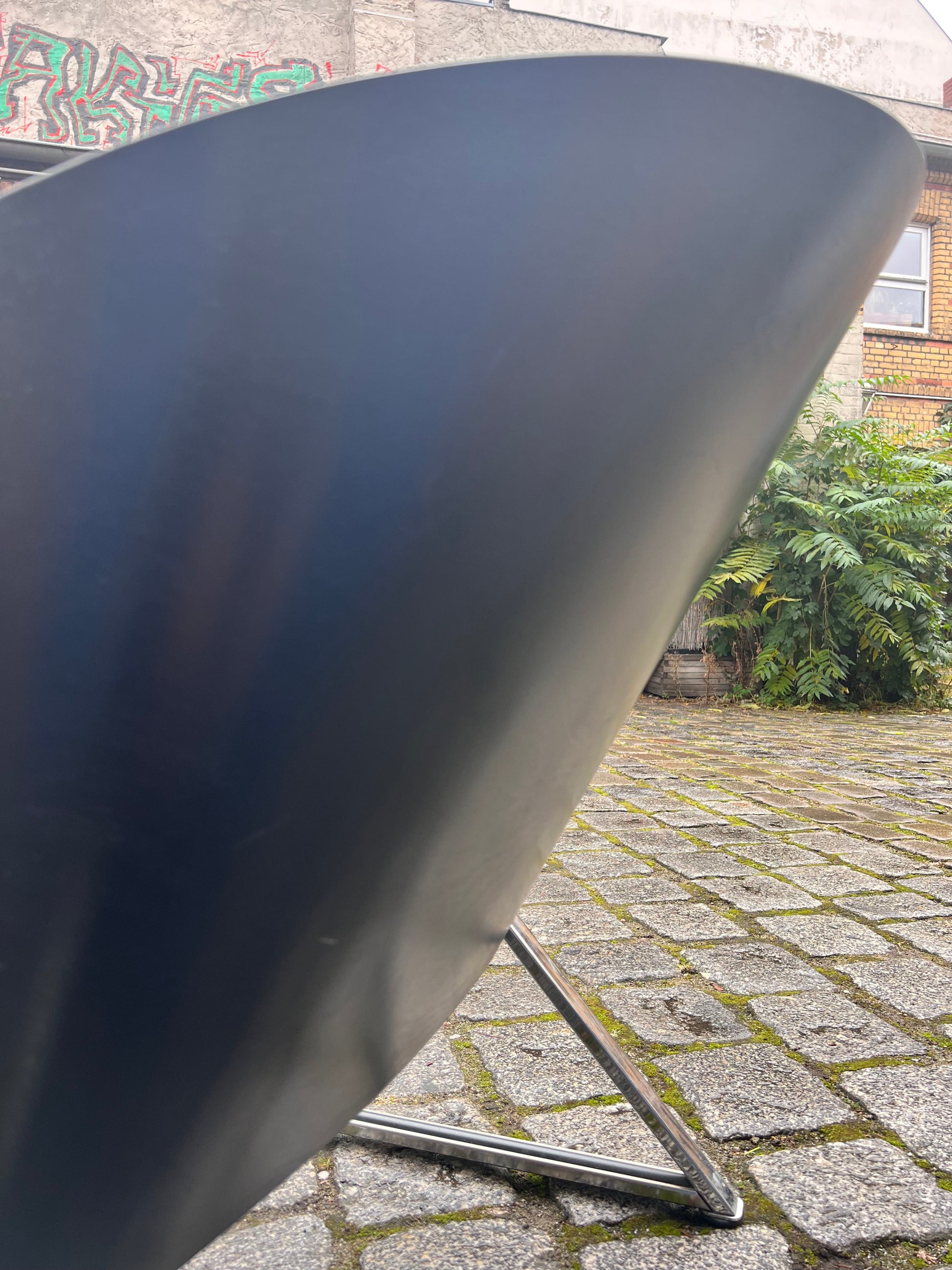 Sessel Mondi grau schwarz Chrom von Jouko Järvisalo für Inno Interior Oy