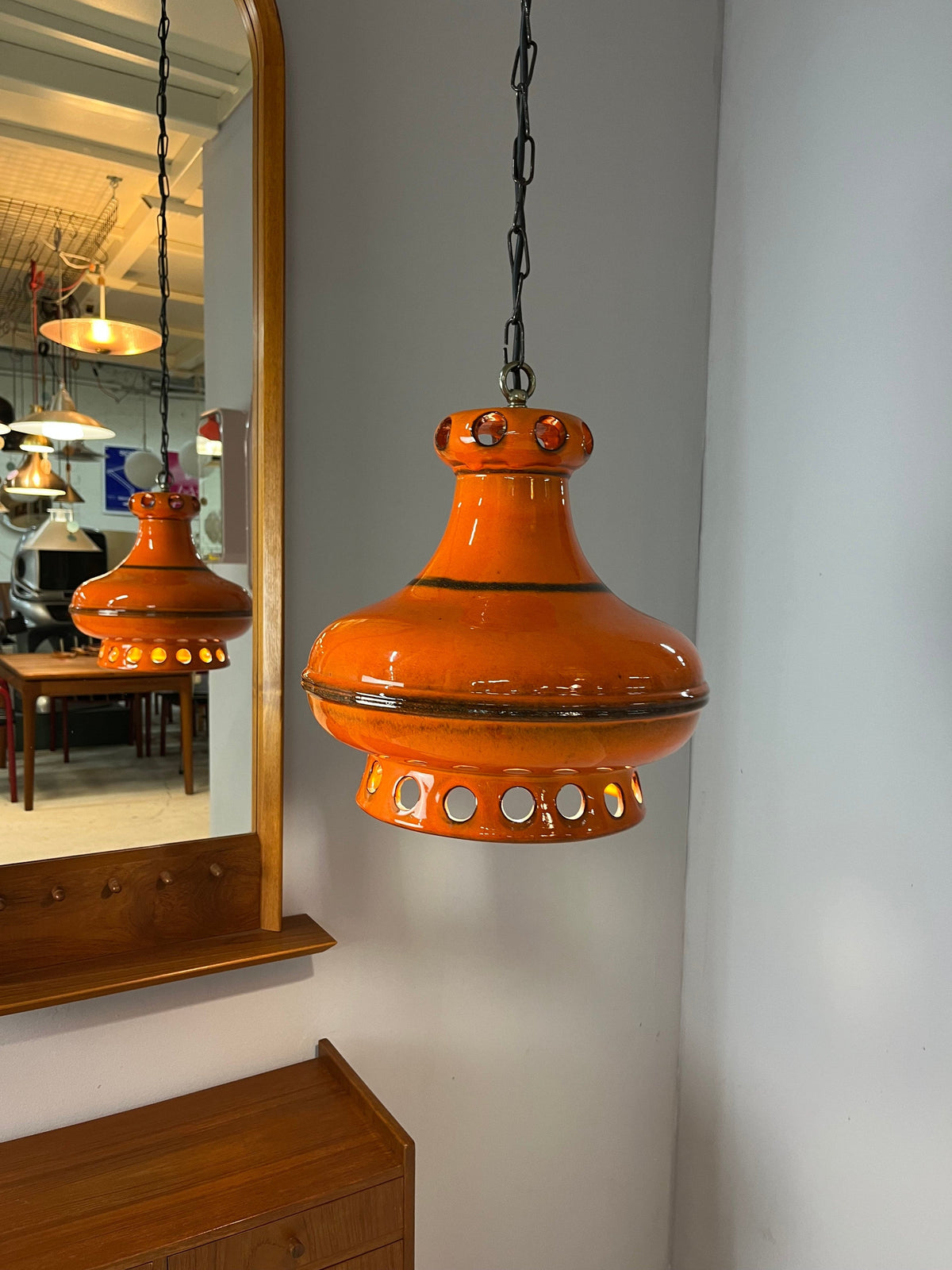 Vintage Keramiklampe orange mit Kette aus Westdeutschland