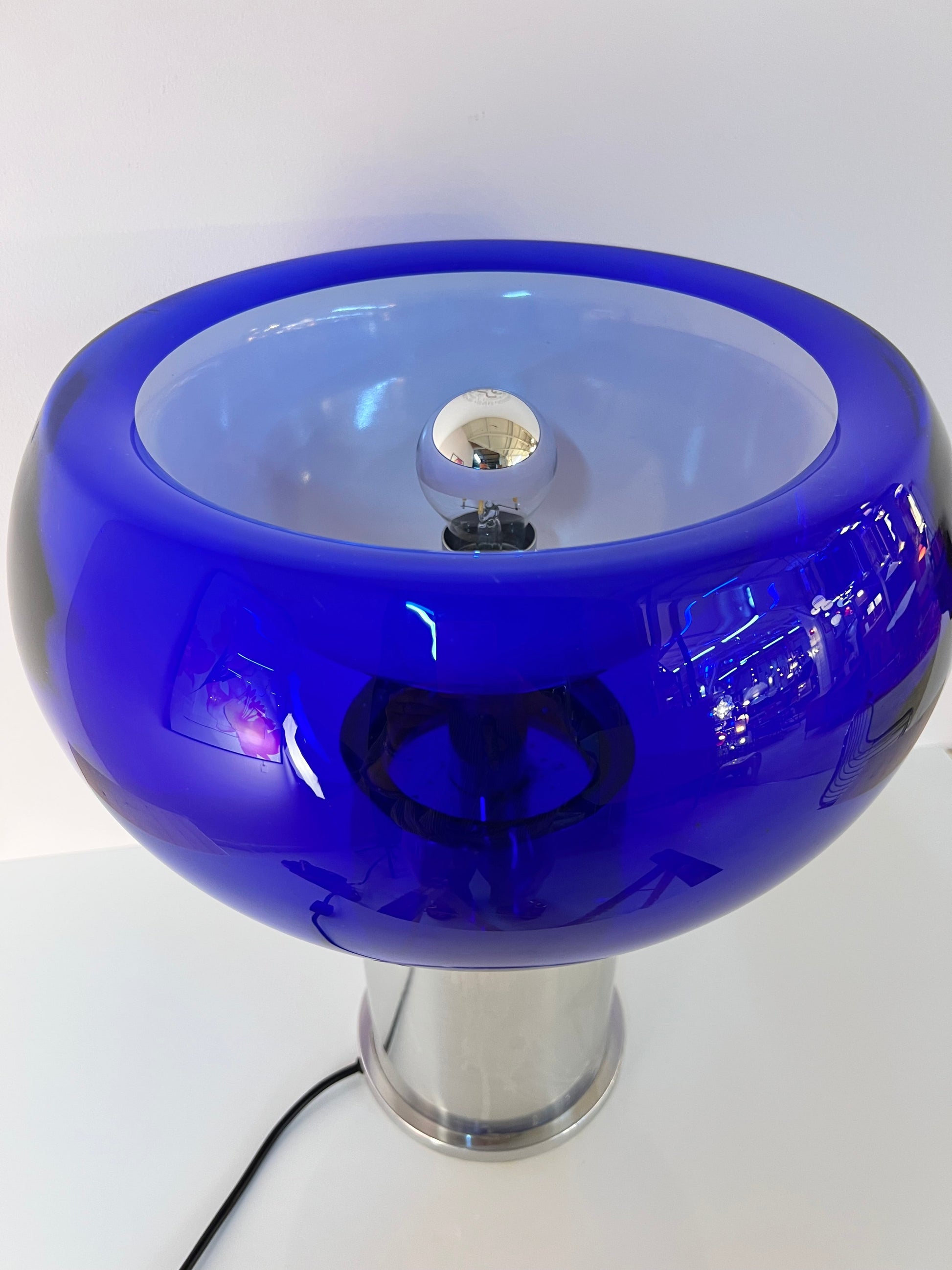 Vintage Tischlampe mit doppelwandigem Glasschirm in Königsblau von Doria