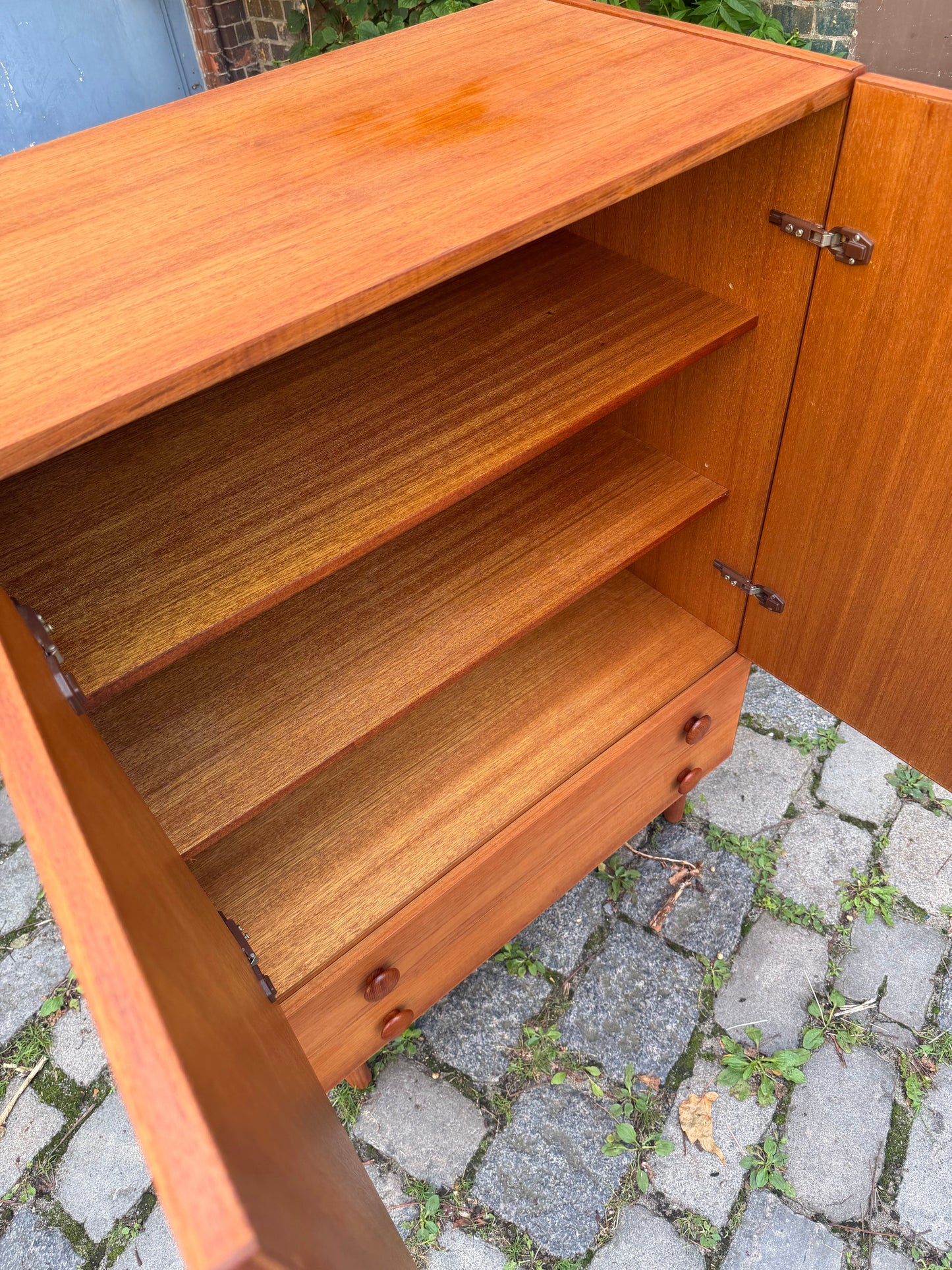 Vintage Kommode Teak mit runden Griffen aus Dänemark