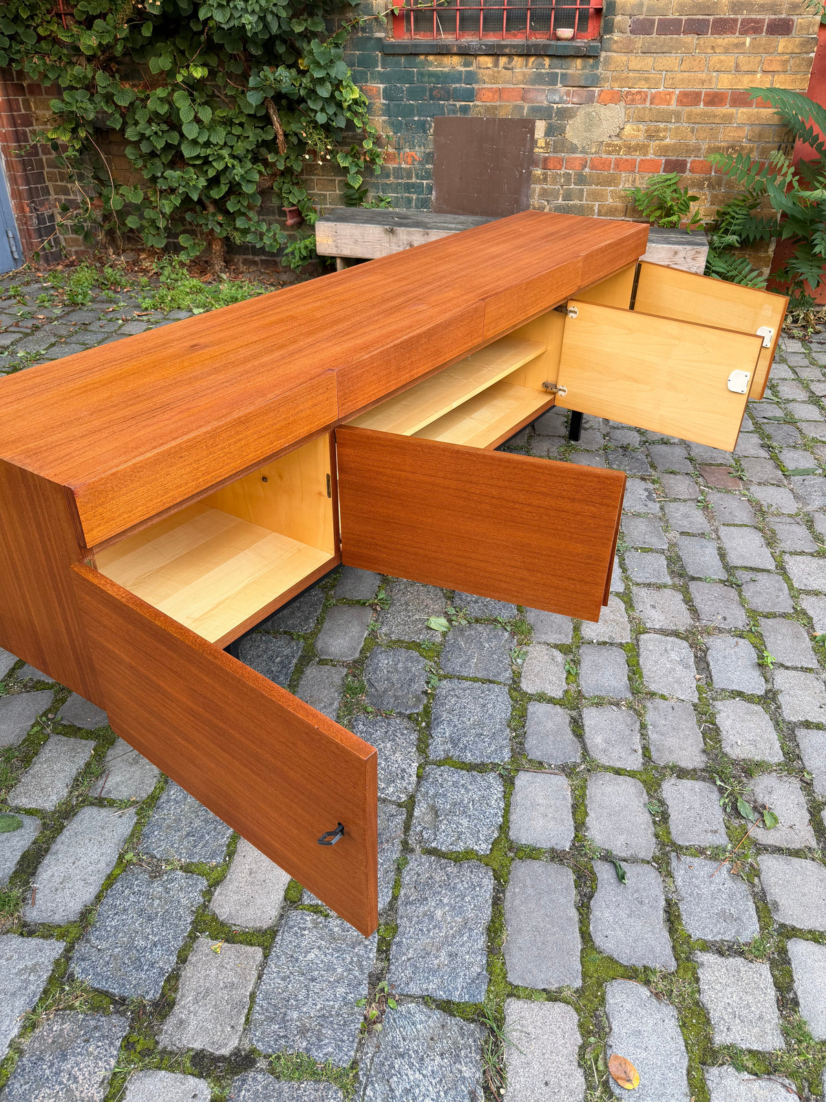Vintage Sideboard Teak mit Schloss, 240 cm, Mid-Century Modern