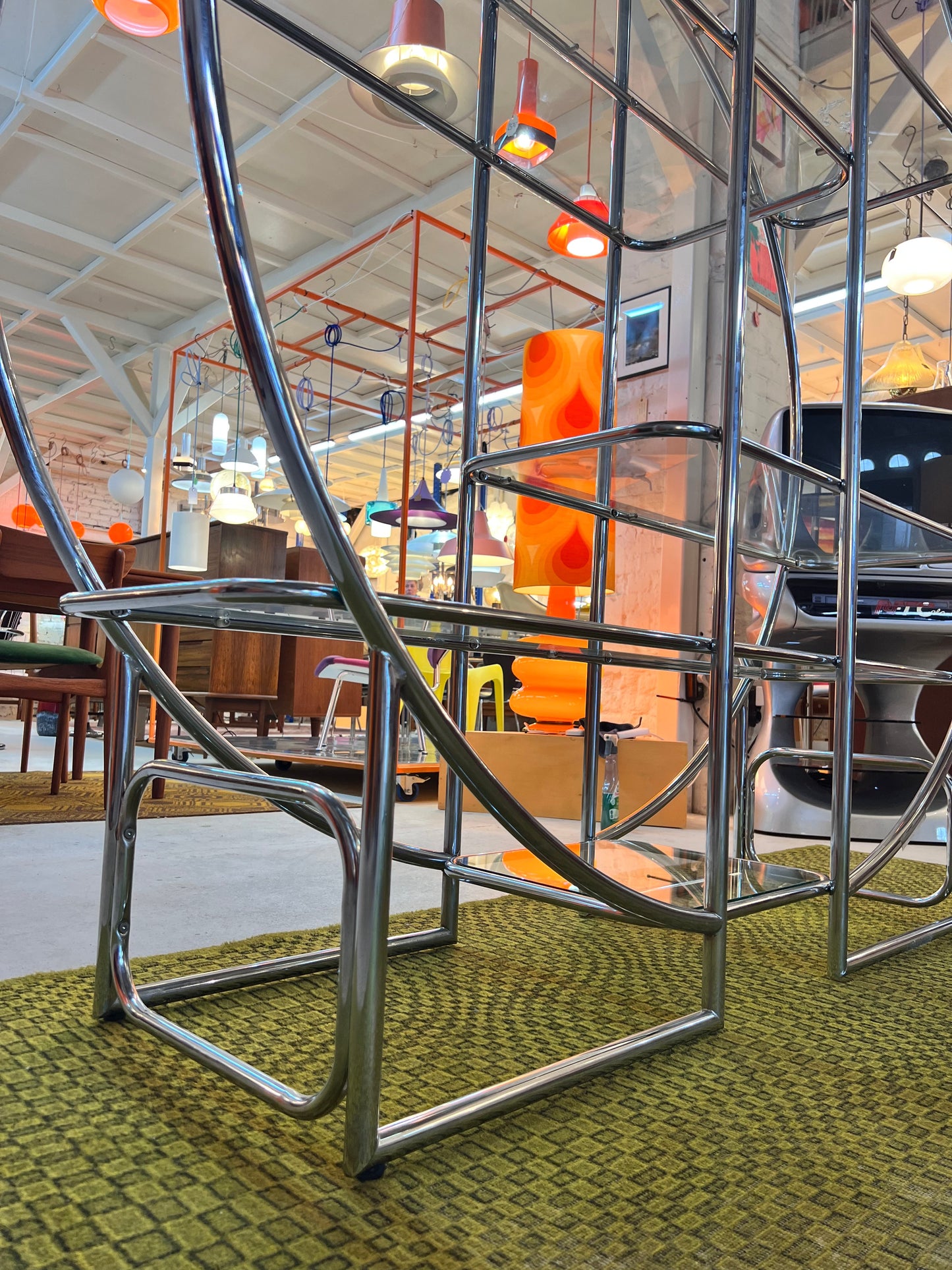 Vintage Regal Raumteiler rund Chrom und Glas Designklassiker