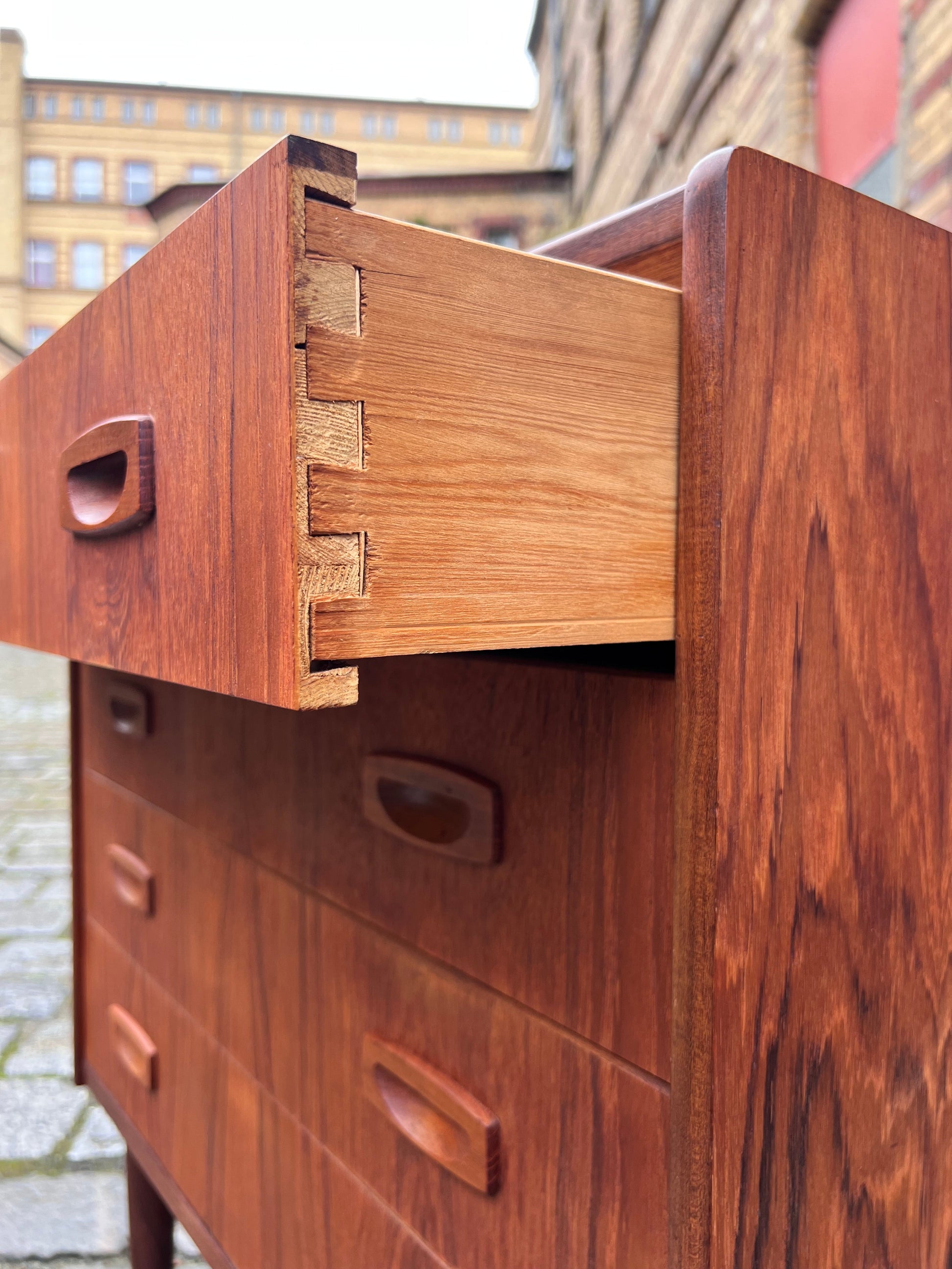 Vintage Kommode Teak mit Schloss aus Dänemark
