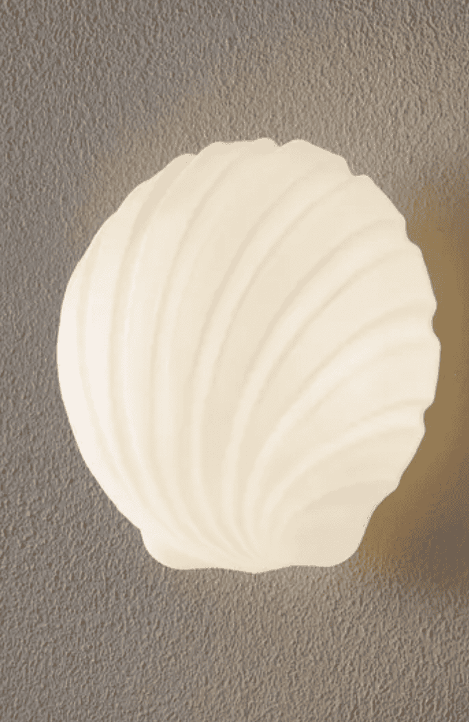 Shell vintage wall lamp made of ceramic for stylish rooms