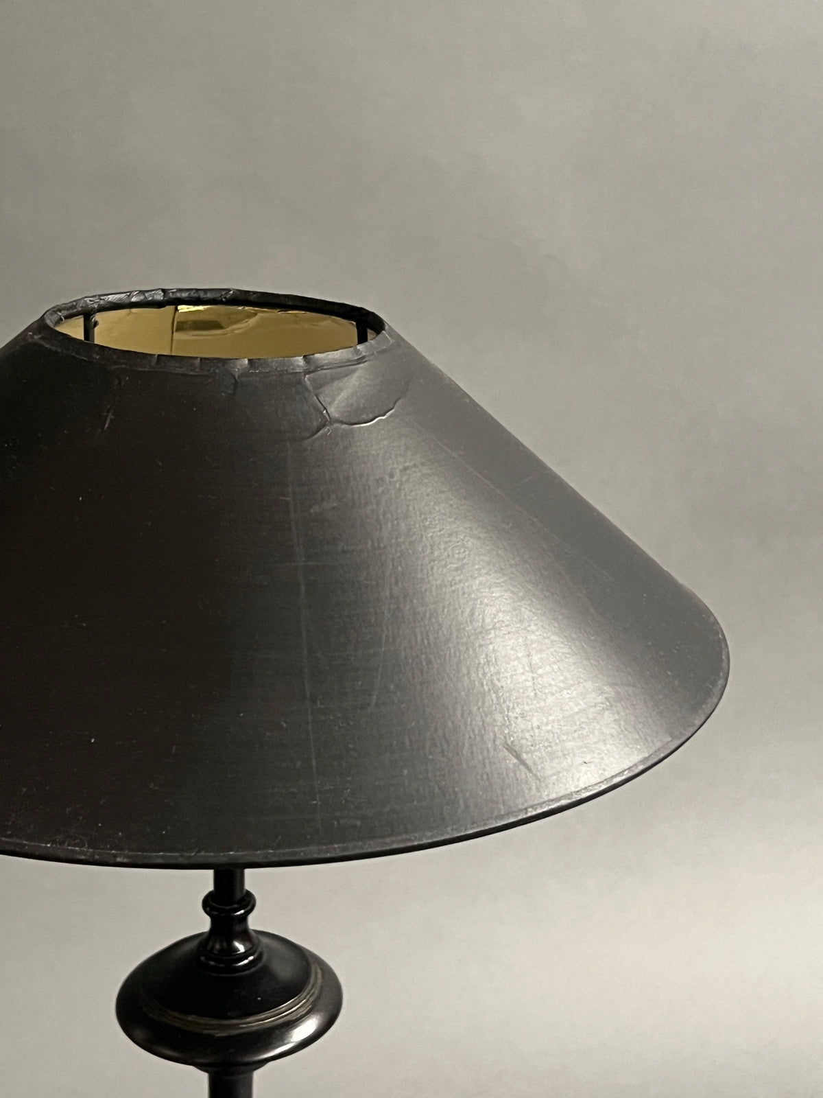 Vintage Tischlampe mit Schirm