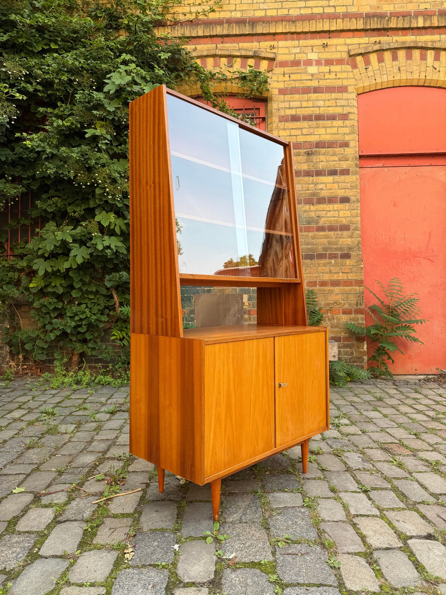 Vintage Aufsatzschrank mit Vitrine von VEB Möbelindustrie Halle