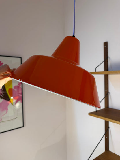 Pendelleuchte Emaille Orangerot von Louis Poulsen