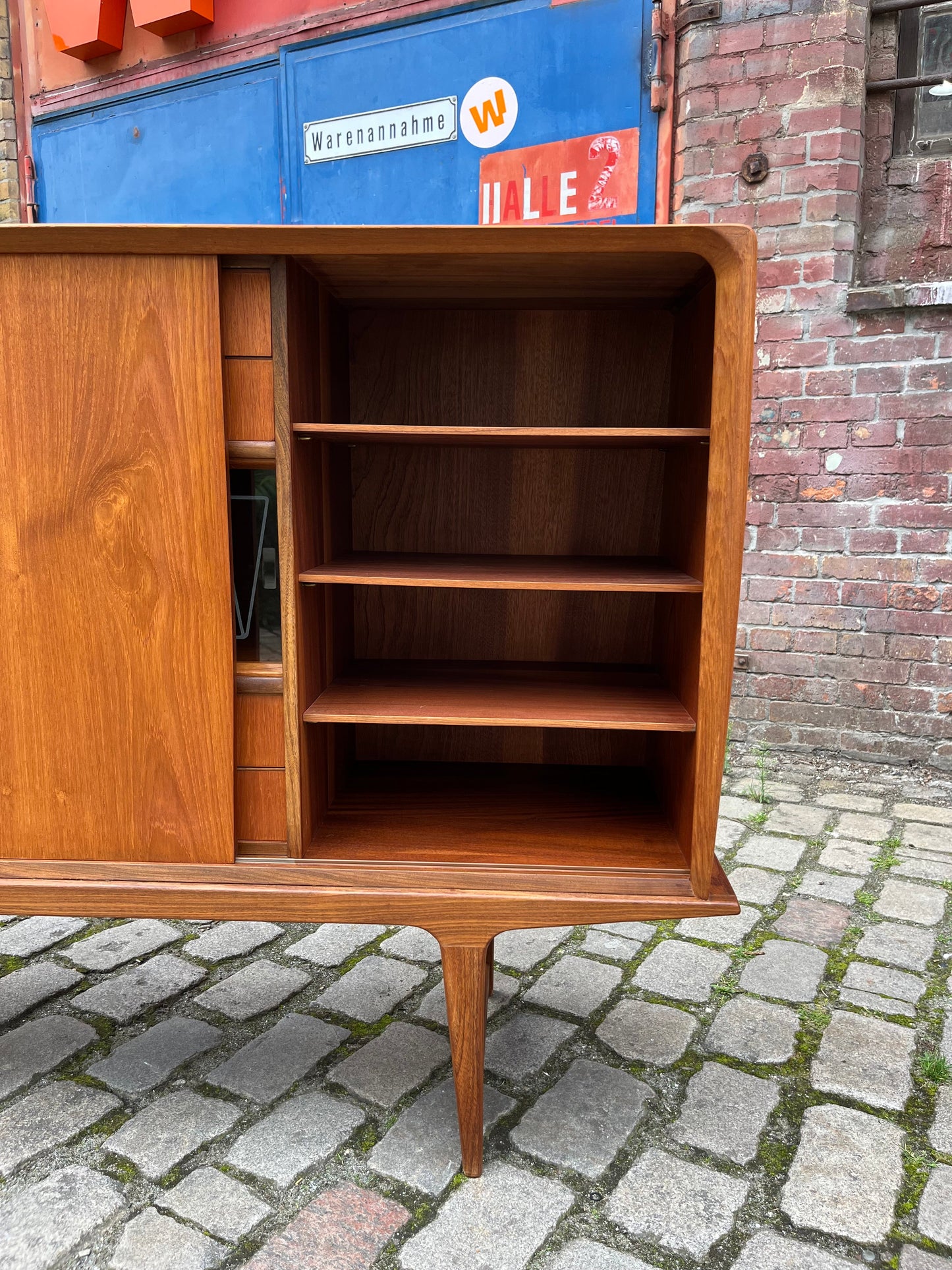 Buffet haut vintage avec vitrine en teck du Danemark