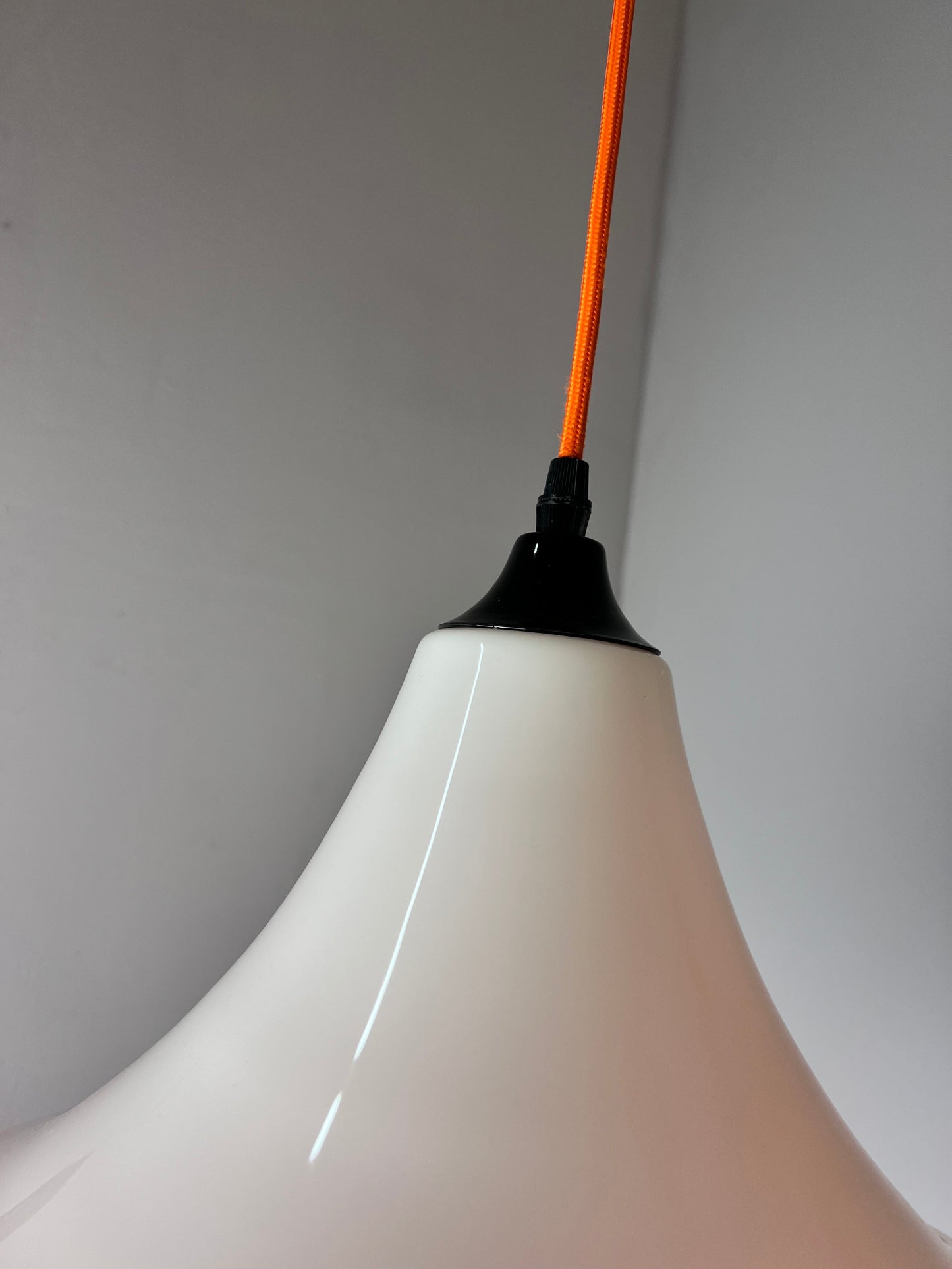 Vintage Hängelampe weiß orange Kunststoff aus Dänemark