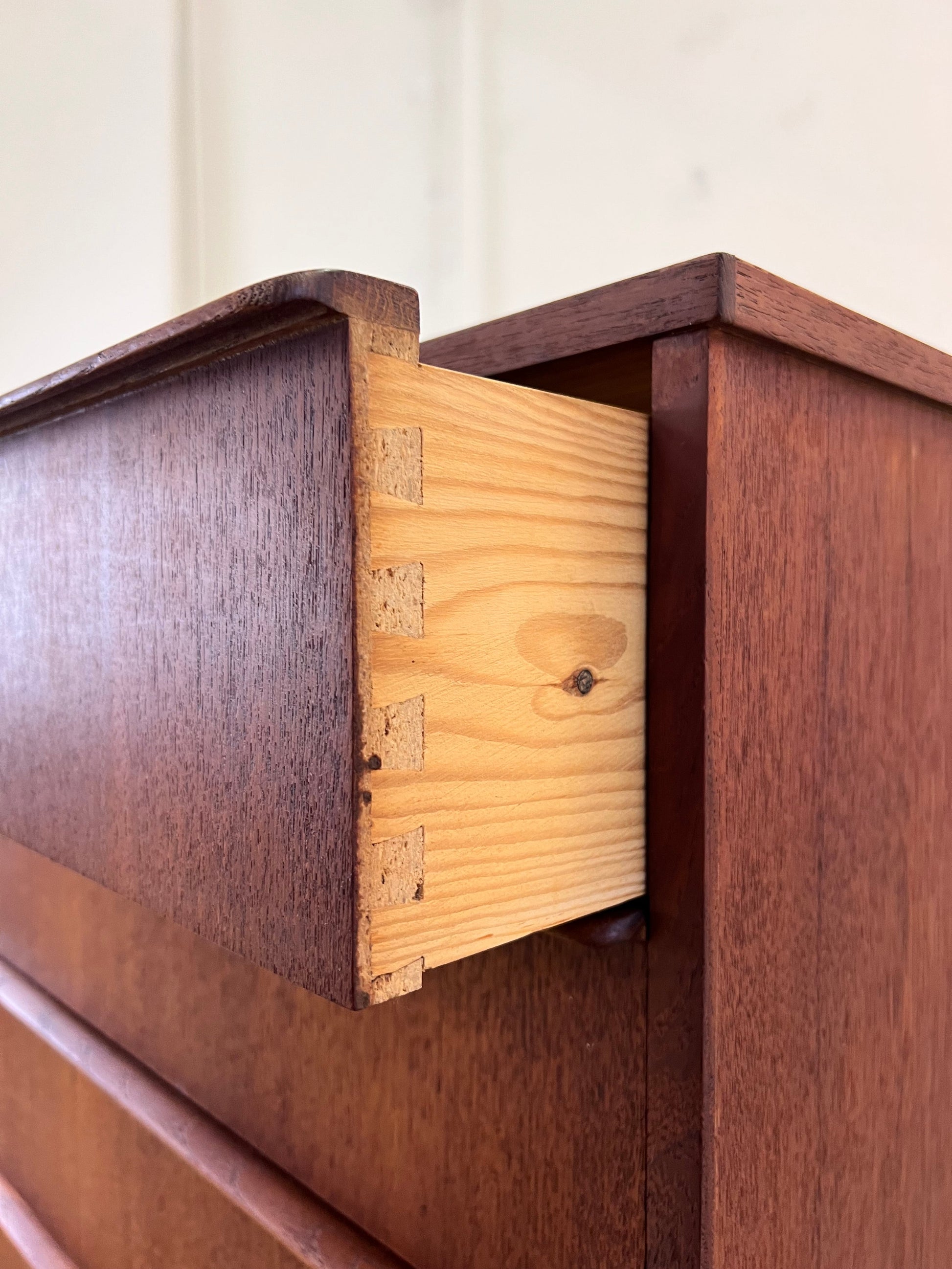 Vintage Kommode Teak mit Schloss aus Dänemark