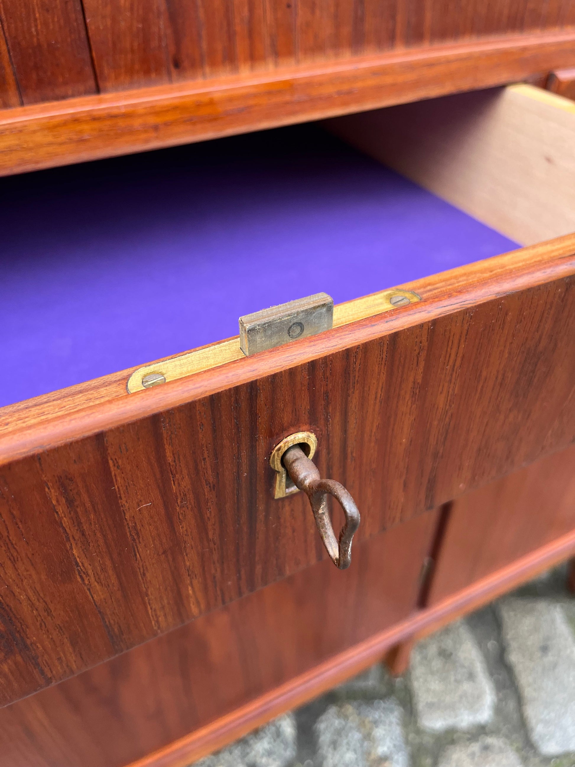 Vintage Highboard Teak mit Jalousietüren aus Dänemark