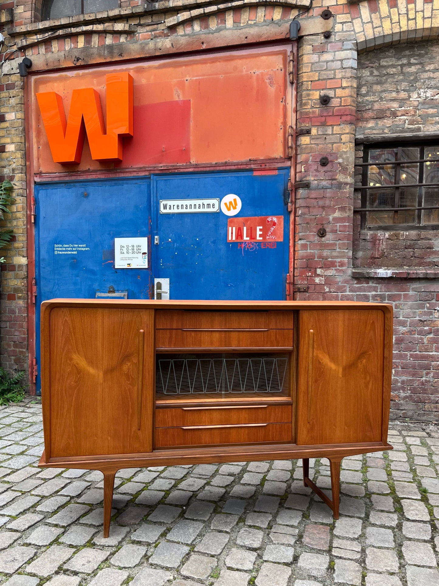 Buffet haut vintage avec vitrine en teck du Danemark