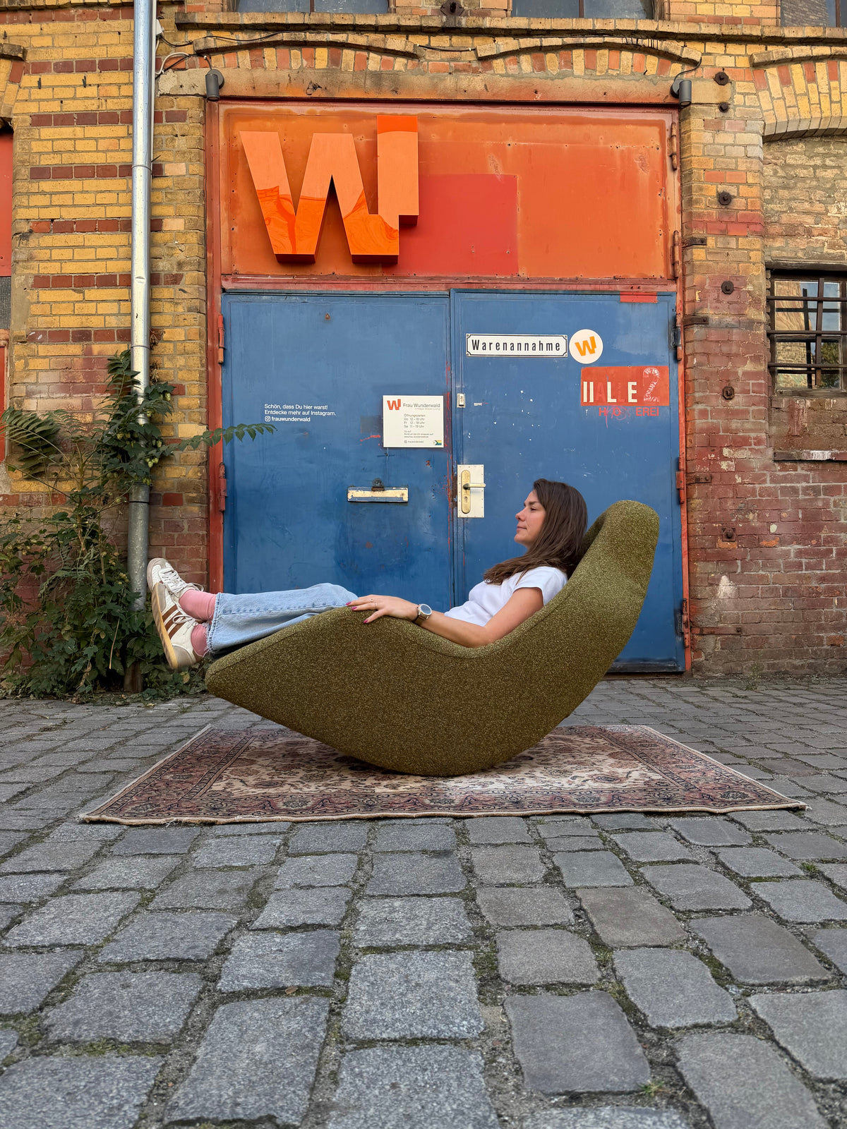 Liegesessel Space Age Bouclé moosgrün aus Italien