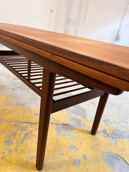 Vintage Couchtisch Teak mit Ablage, ausziehbar, dänisch