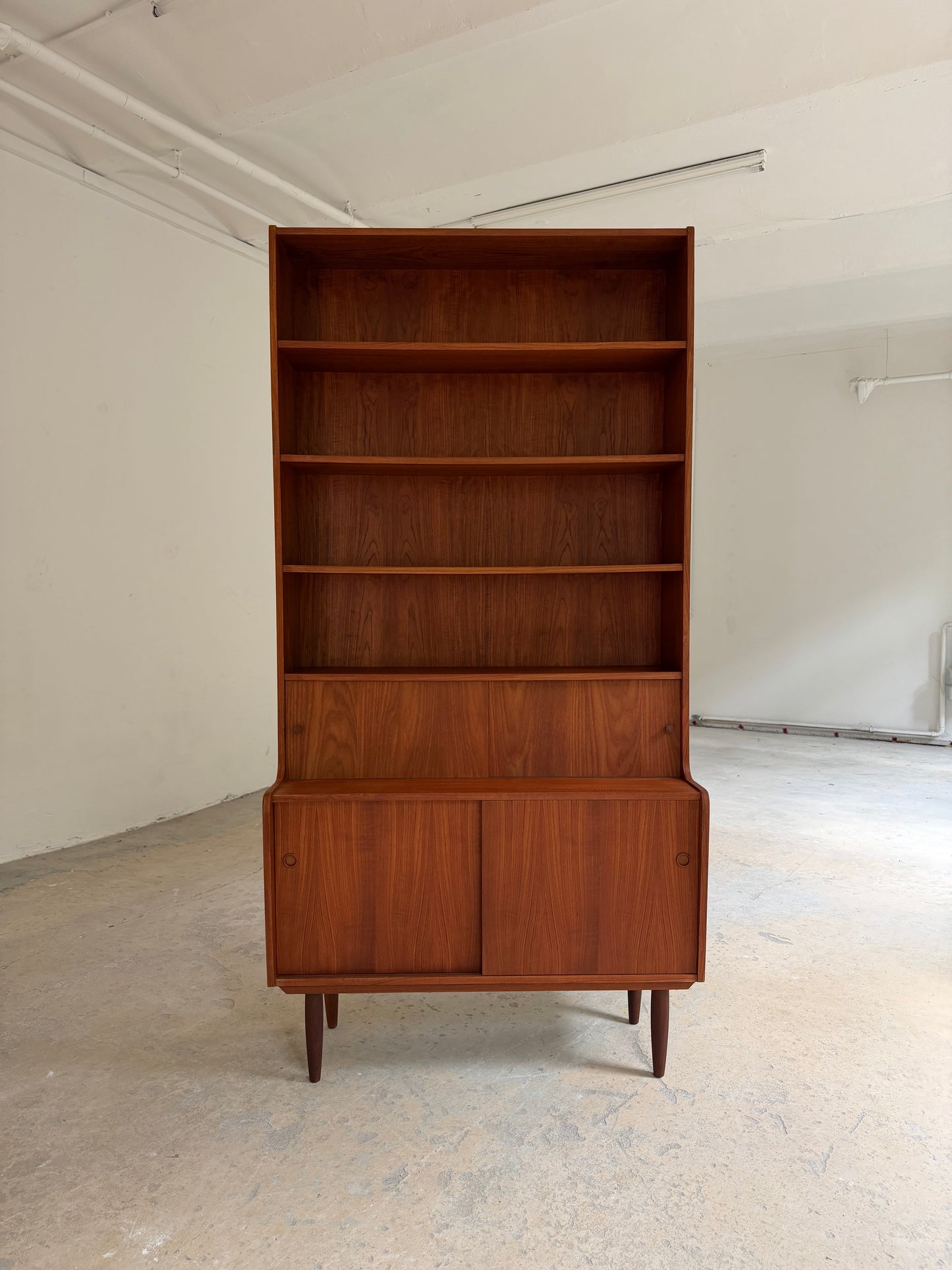 Vintage Bücherregal Teak mit Schiebetüren, Dänemark 50er Jahre