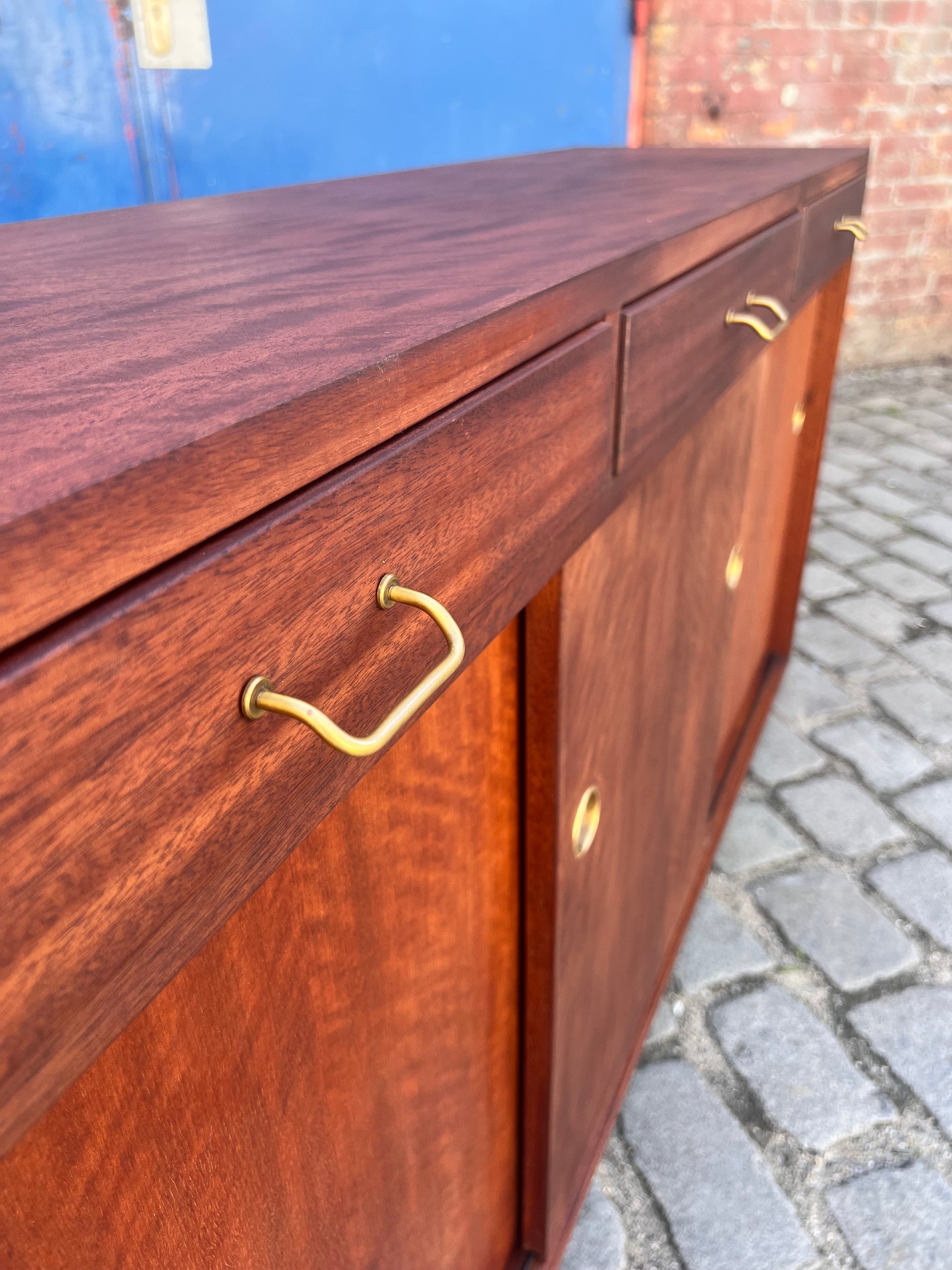 Vintage Schuhschrank Teak mit Messinggriffen aus Dänemark
