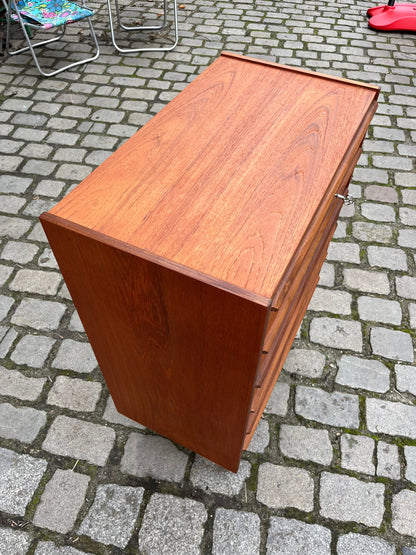 Vintage Kommode Teak mit Schloss und durchgehendem Griff von dänischem Design