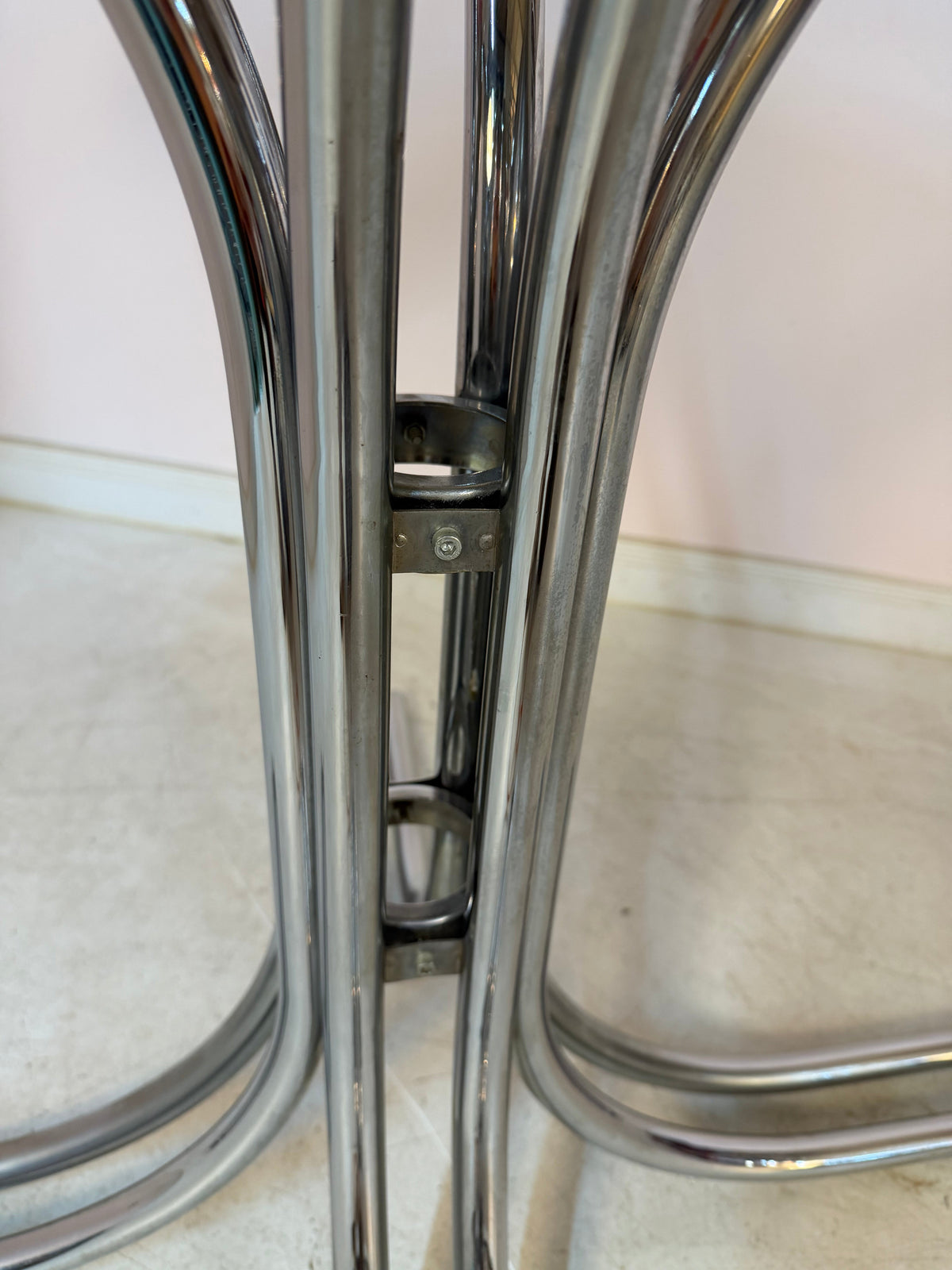 Vintage Esstisch Chrom und Rauchglas Space Age