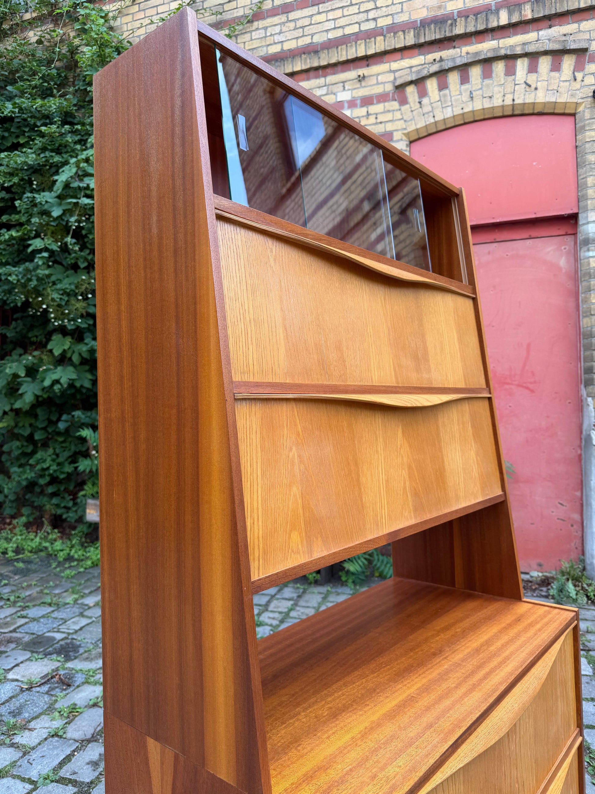 Vintage Vitrinenschrank mit Klappfächern von VEB Möbelindustrie Halle
