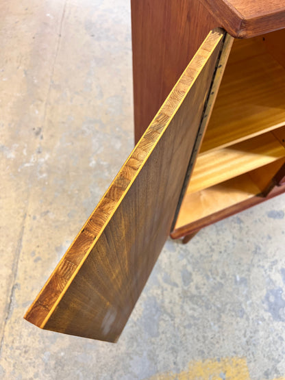 Vintage Kommode aus Teak aus Dänemark refurbished braun rotstichig Teakholz Metall