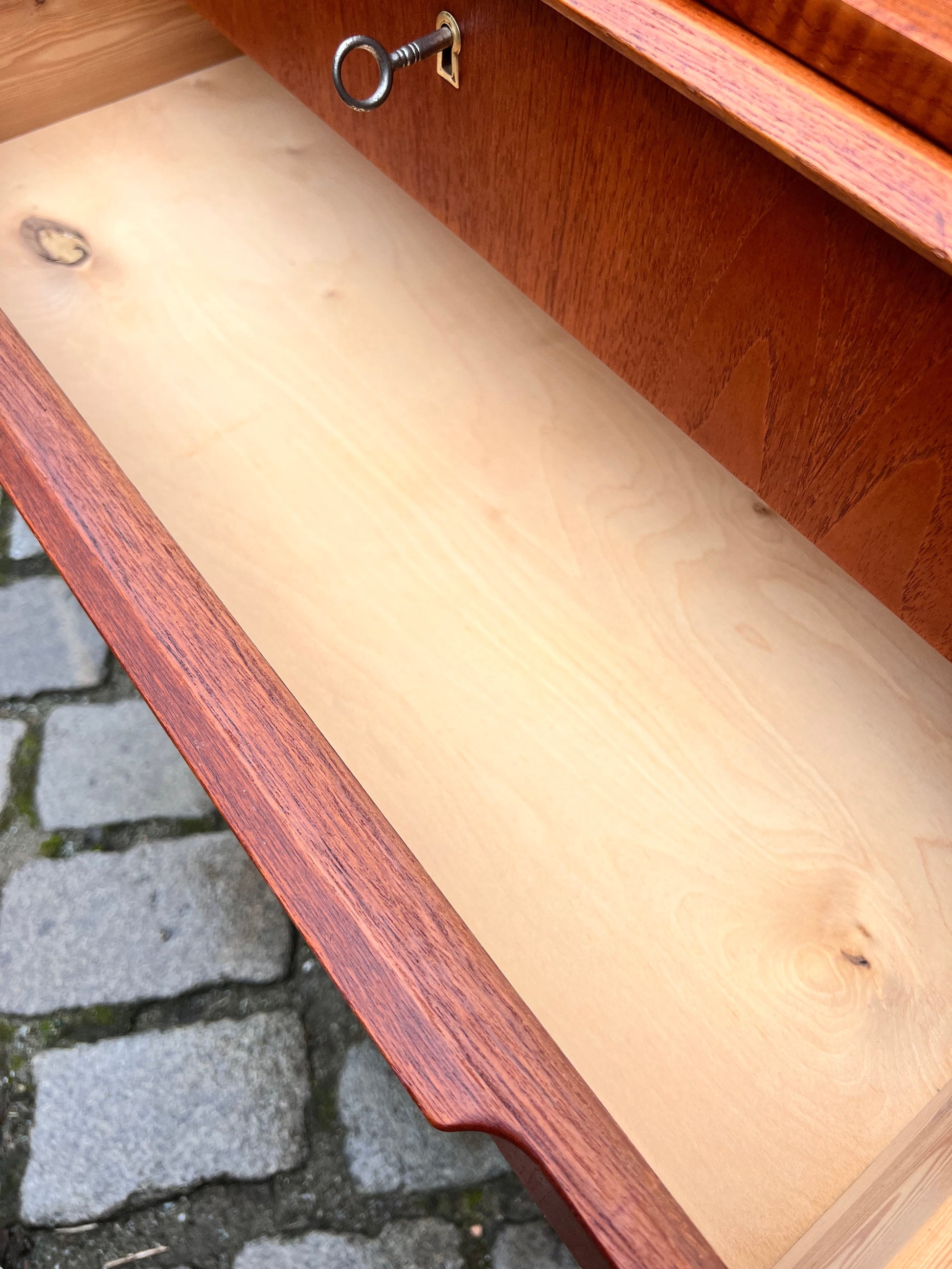 Vintage Kommode Teak mit Schloss aus Dänemark