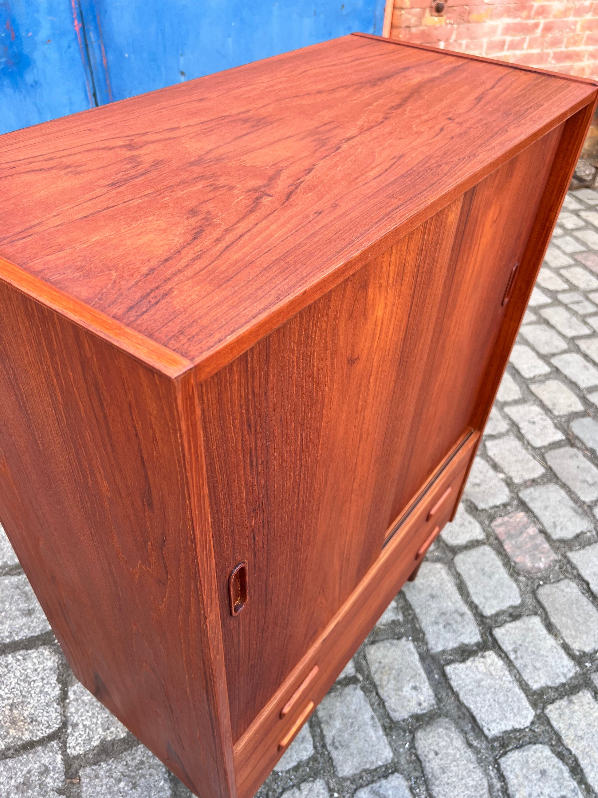 Vintage Schrank Teak mit Schiebetüren und Schubladen aus Dänemark