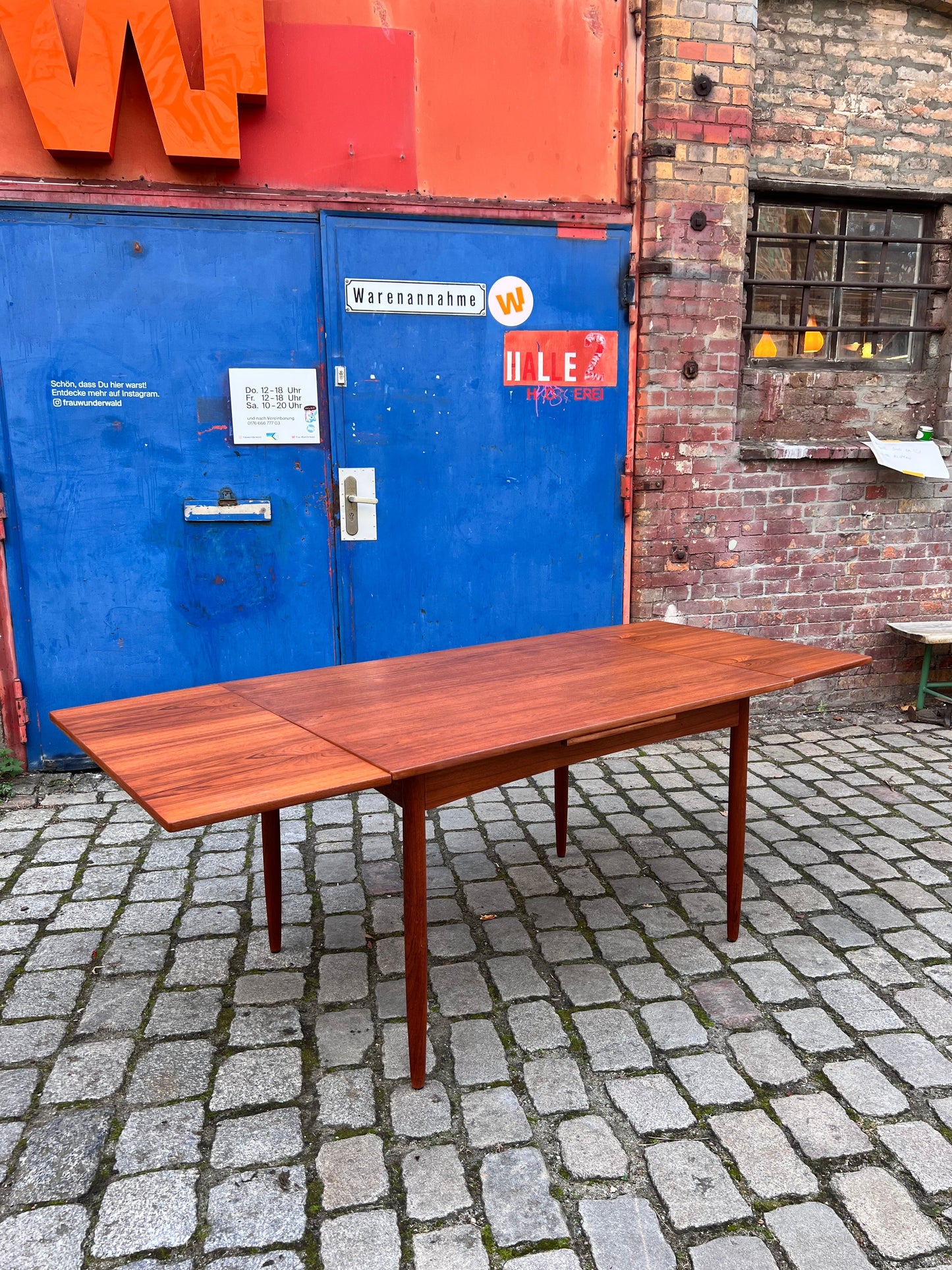 Esstisch Teak ausziehbar trapezförmige Tischblätter