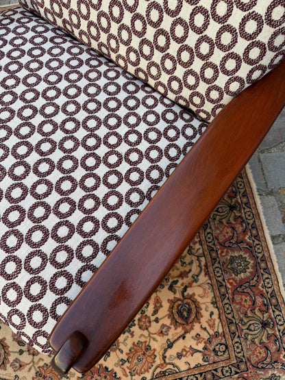 Sessel Mahagoni Brutalismus mit aubergine Kreismuster