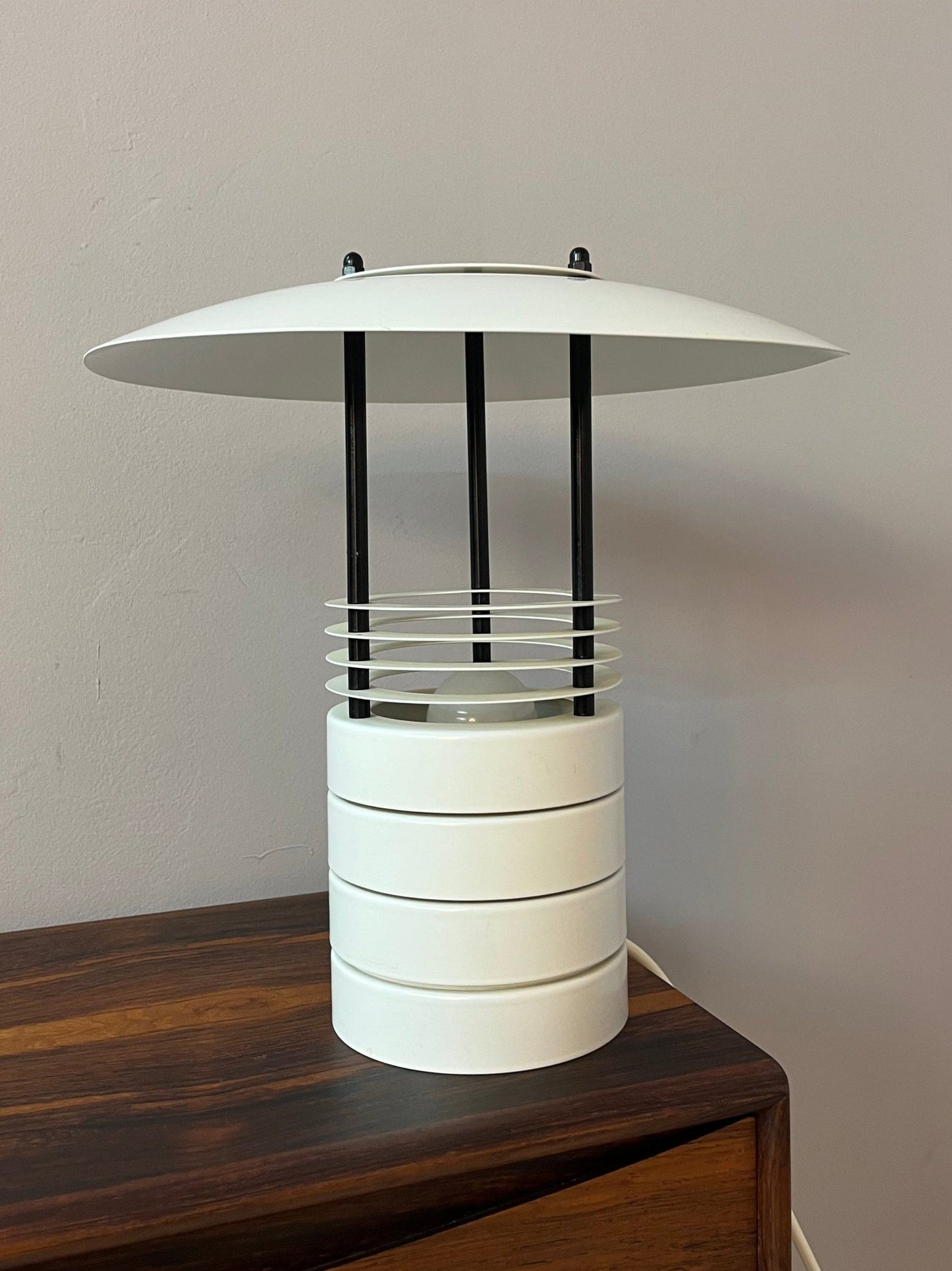 Lampe de table vintage en métal blanc par Jørgen Buchwald pour Laterna Danica