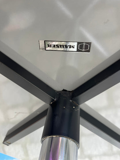 Table basse en linoléum noir chromé par Mauser