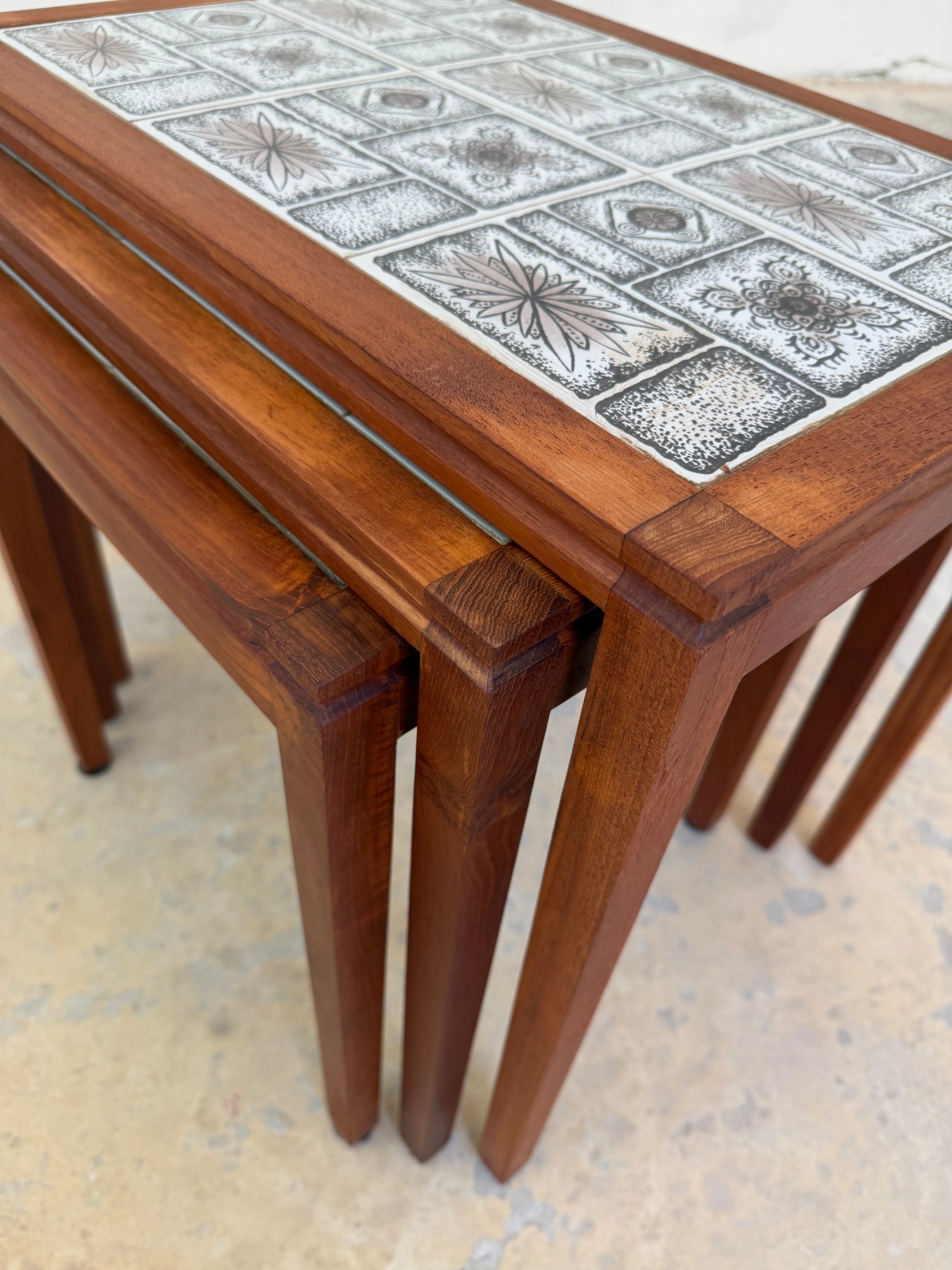 Set von 3 Vintage Satztisch Teak und Fliesen aus Dänemark