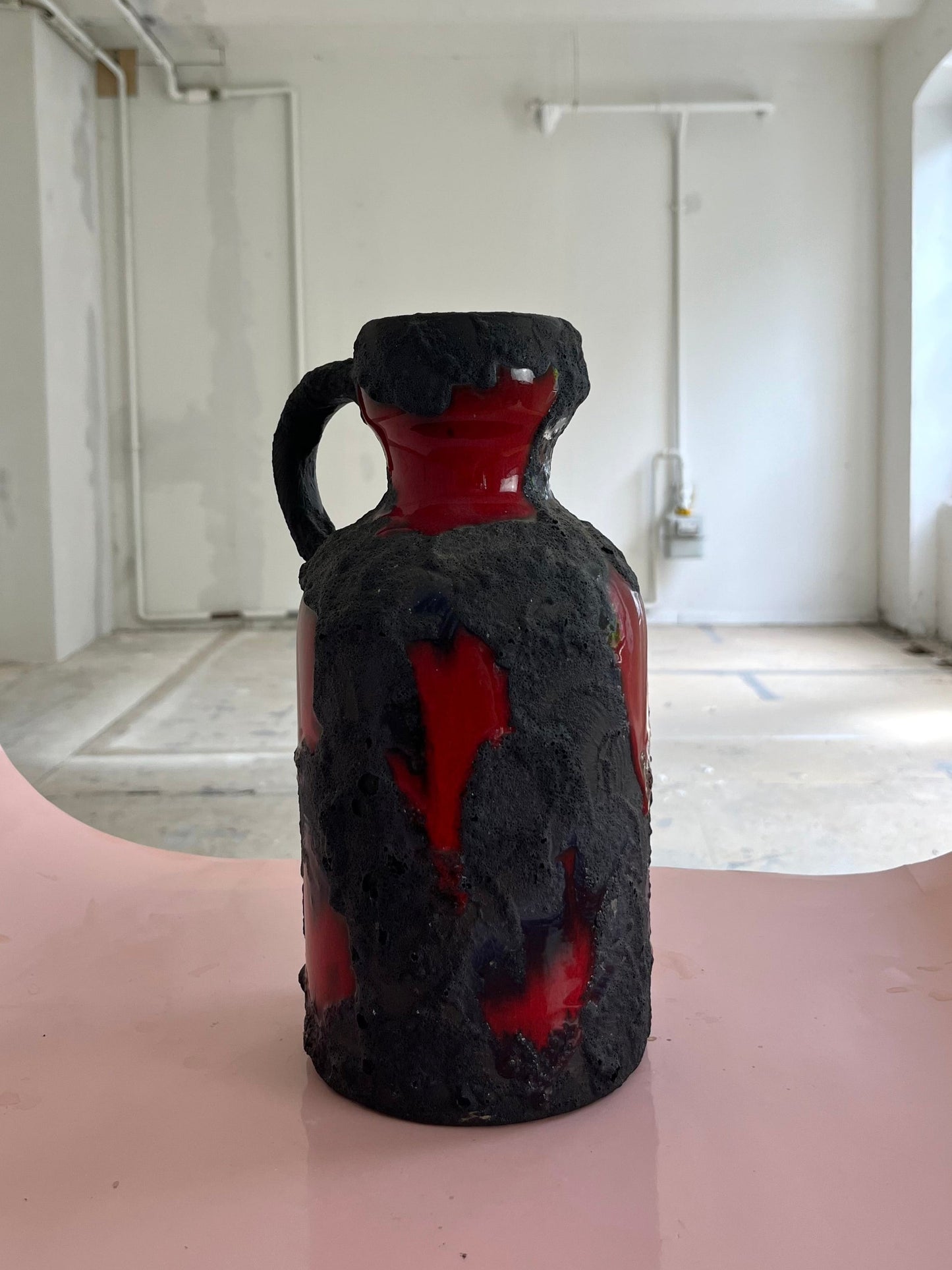 Vintage vase Fat Lava red black by Marei Keramik