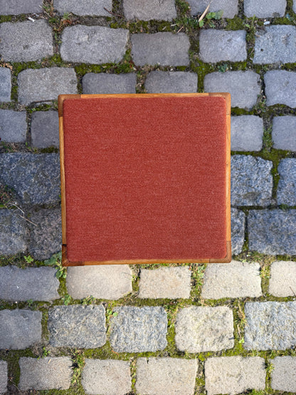 Hocker Eiche mit roter Sitzfläche, Dänemark